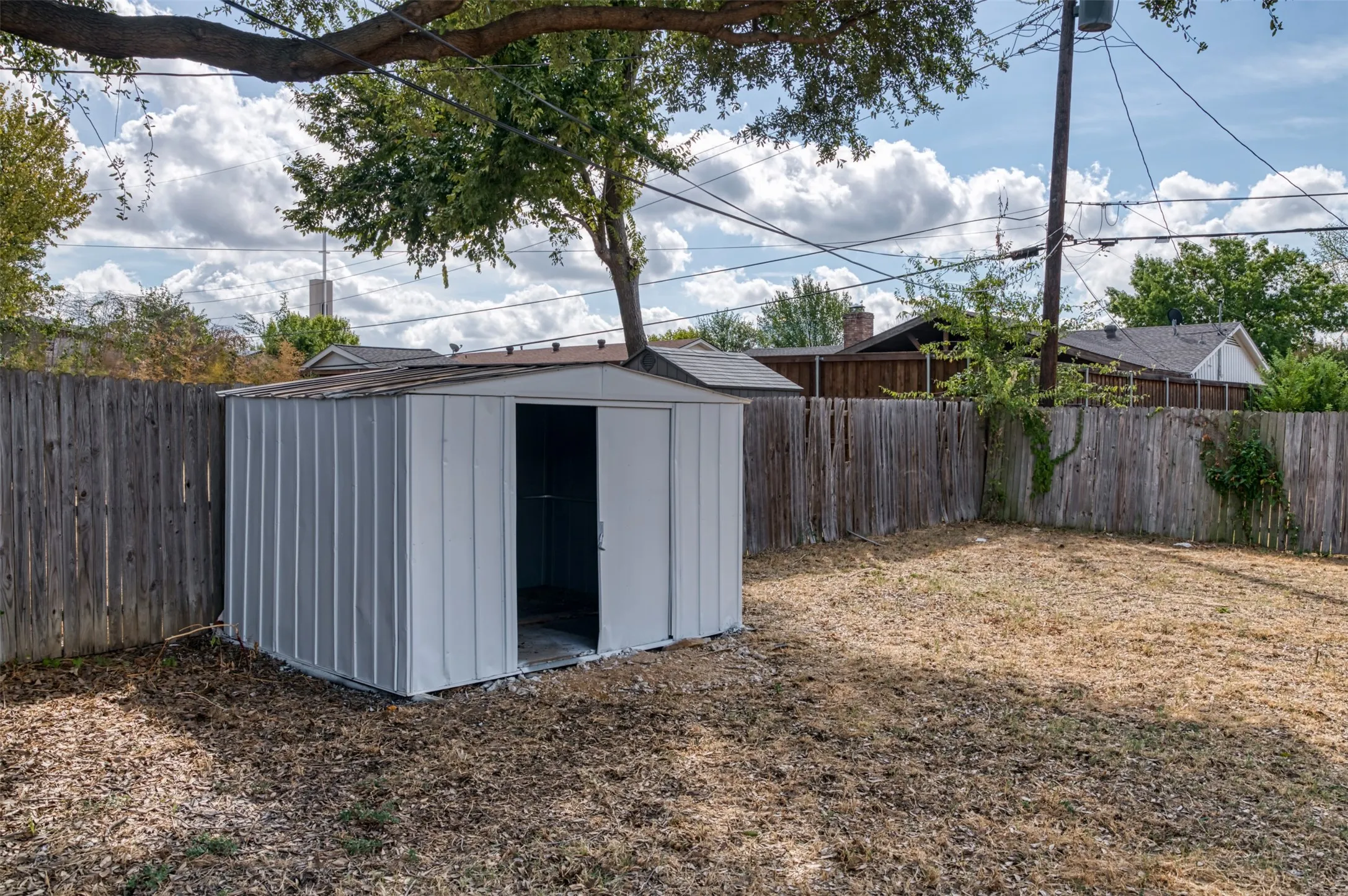 Single Family Residence For Sale in Tarrant County , 417 Fieldwood Terrace, Hurst, Texas 76053, 3 Bedroom, 2 Bathroom, 2 Garage spaces, 1,581 Sqft, built in 1959, mls#21389445, Real Estate Agent in Hurst, Homes For Sale in Tarrant county, Homes For Sale in Hurst, Realtor in Hurst Texas, Real Estate Brokerage Independent Realty Texas, Luminita Cordes Realtor
