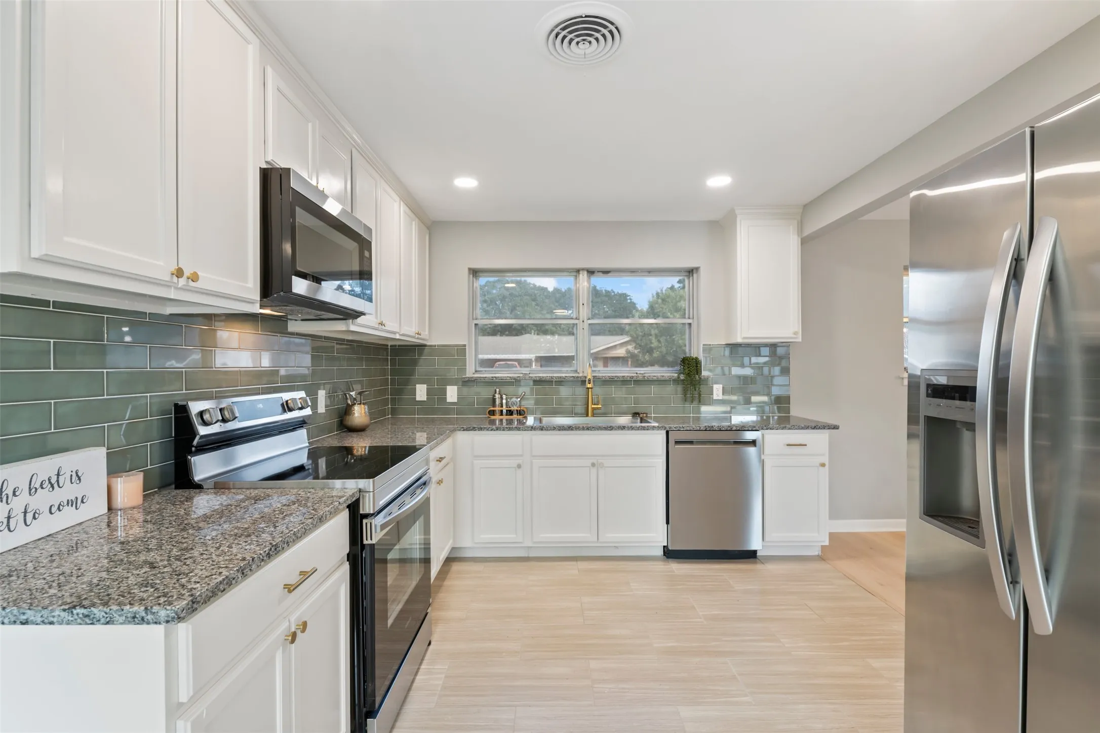 Single Family Residence For Sale in Tarrant County , 417 Fieldwood Terrace, Hurst, Texas 76053, 3 Bedroom, 2 Bathroom, 2 Garage spaces, 1,581 Sqft, built in 1959, mls#21389445, Real Estate Agent in Hurst, Homes For Sale in Tarrant county, Homes For Sale in Hurst, Realtor in Hurst Texas, Real Estate Brokerage Independent Realty Texas, Luminita Cordes Realtor