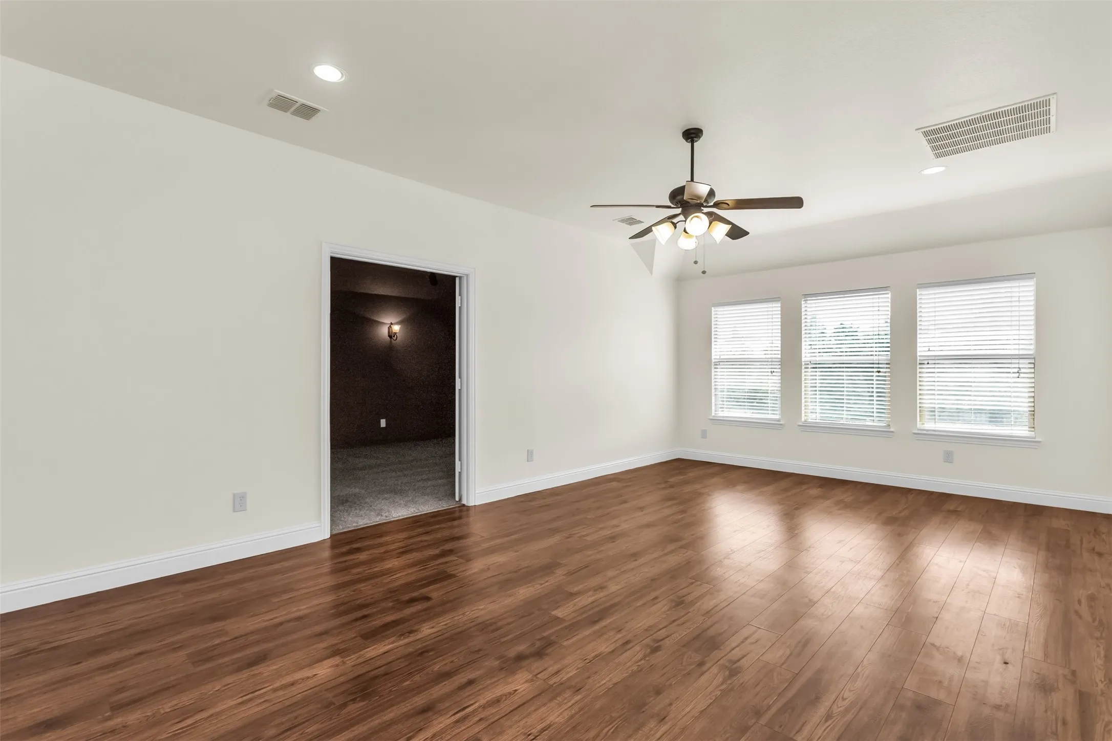 Single Family Residence For Rent in Collin County , 7604 Cindy Lane, Sachse, Texas 75048, 4 Bedroom, 4 Bathroom, 2 Garage spaces, 3,084 Sqft, built in 2012, mls#21398652, Real Estate Agent in Sachse, Homes For Rent in Collin county, Homes For Rent in Sachse, Realtor in Sachse Texas, Real Estate Brokerage Independent Realty Texas, Luminita Cordes Realtor