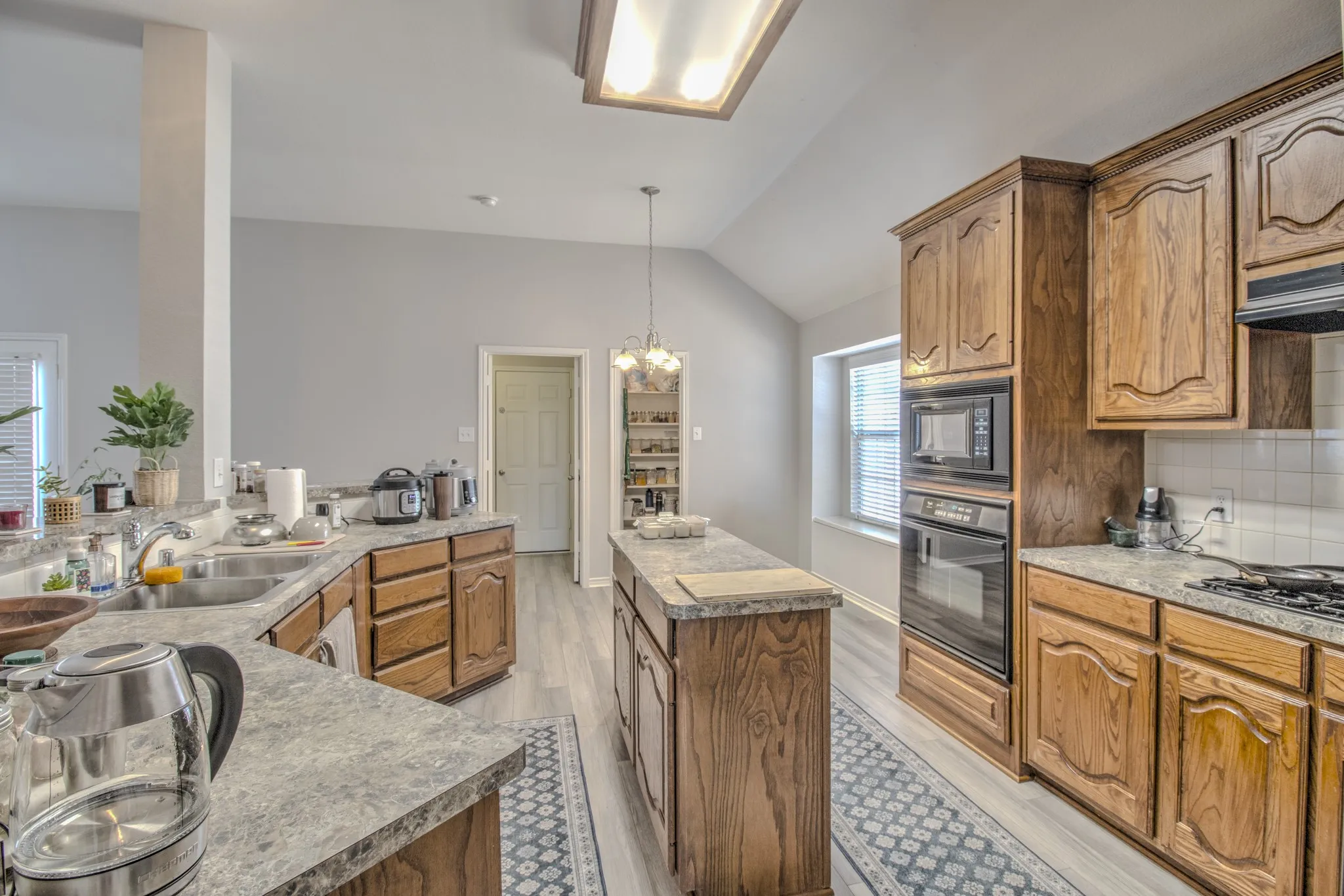 Single Family Residence For Rent in Denton County , 9453 Mirror Fountain Circle, Frisco, Texas 75033, 4 Bedroom, 2 Bathroom, 2 Garage spaces, 2,238 Sqft, built in 2005, mls#21398468, Real Estate Agent in Frisco, Homes For Rent in Denton county, Homes For Rent in Frisco, Realtor in Frisco Texas, Real Estate Brokerage Independent Realty Texas, Luminita Cordes Realtor