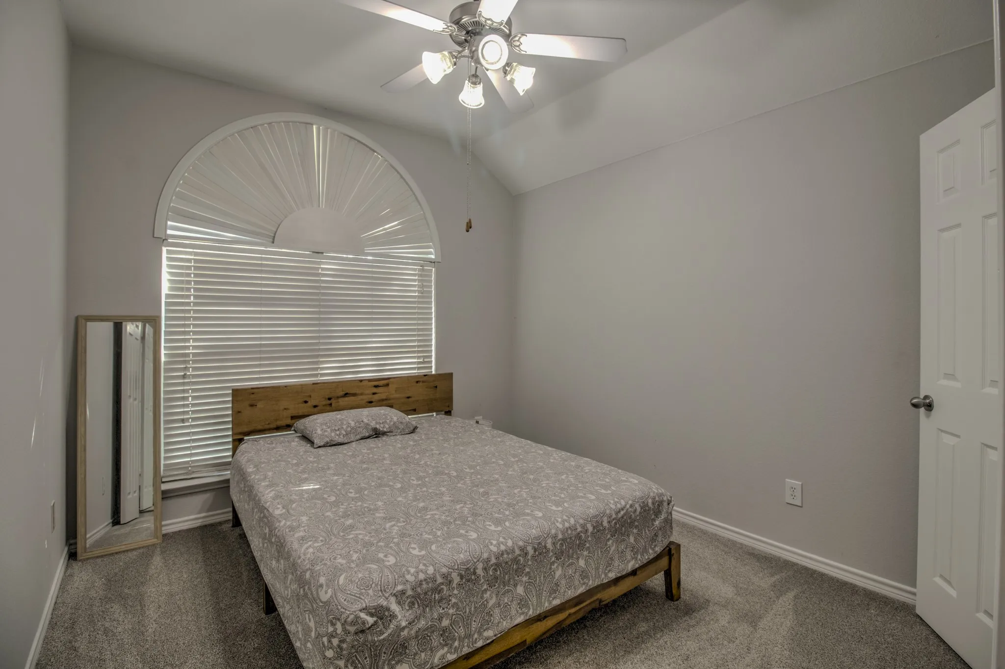 Single Family Residence For Rent in Denton County , 9453 Mirror Fountain Circle, Frisco, Texas 75033, 4 Bedroom, 2 Bathroom, 2 Garage spaces, 2,238 Sqft, built in 2005, mls#21398468, Real Estate Agent in Frisco, Homes For Rent in Denton county, Homes For Rent in Frisco, Realtor in Frisco Texas, Real Estate Brokerage Independent Realty Texas, Luminita Cordes Realtor