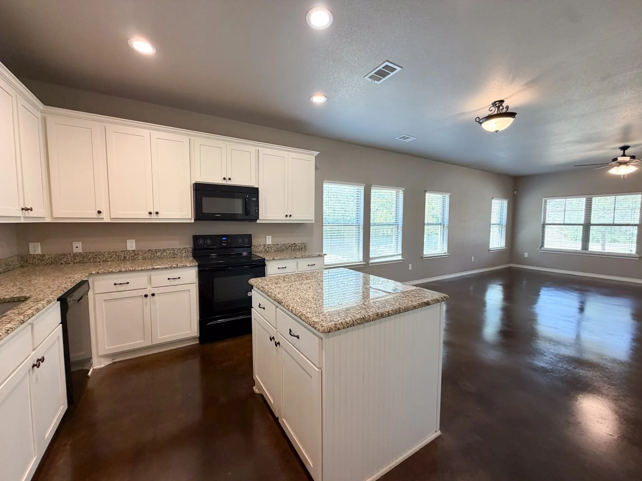 Single Family Residence For Rent in Ellis County , 161 E Canton Street, Palmer, Texas 75152, 3 Bedroom, 2 Bathroom, Garage spaces, 1,350 Sqft, built in 2017, mls#21399664, Real Estate Agent in Palmer, Homes For Rent in Ellis county, Homes For Rent in Palmer, Realtor in Palmer Texas, Real Estate Brokerage Independent Realty Texas, Luminita Cordes Realtor
