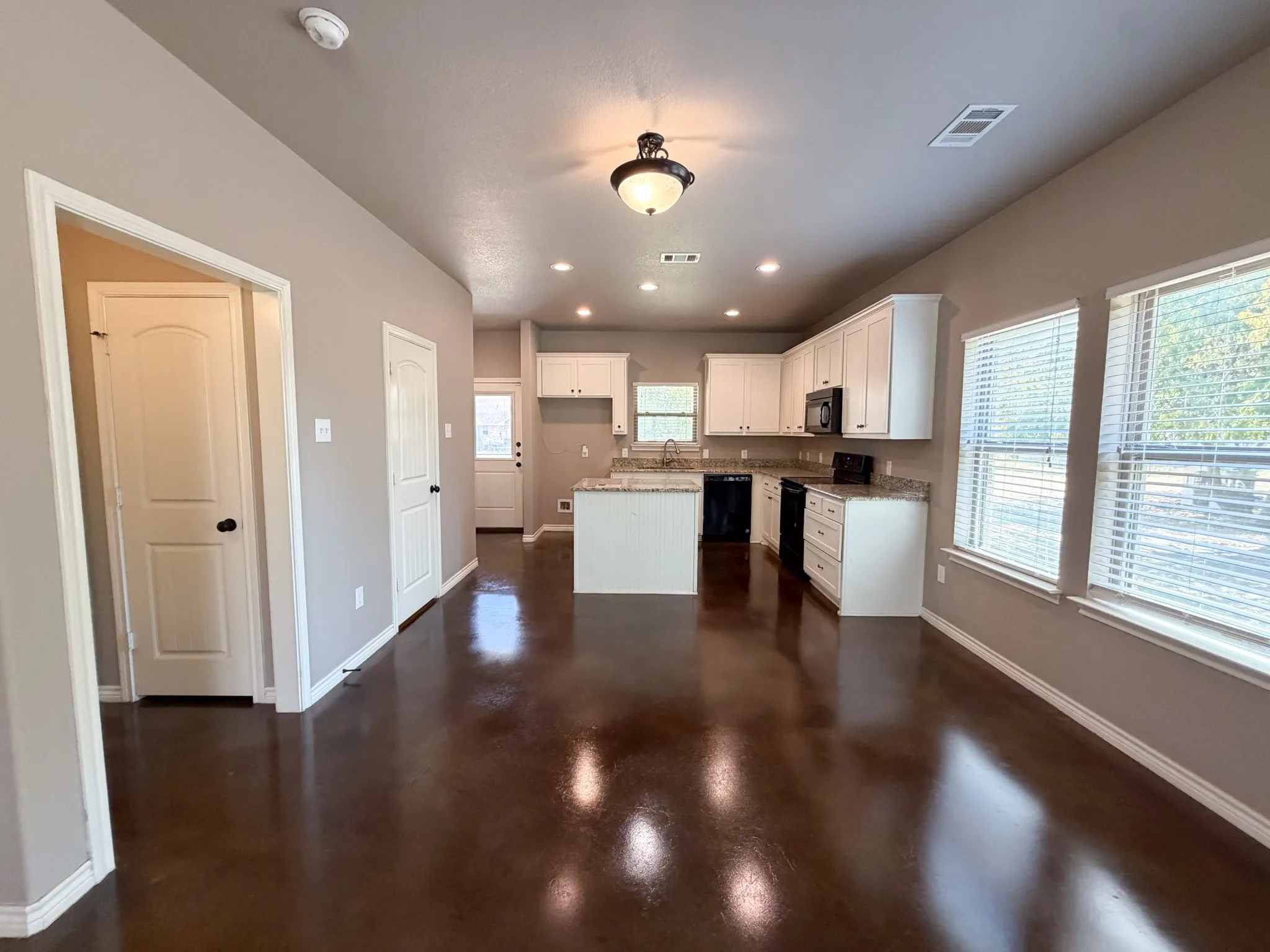 Single Family Residence For Rent in Ellis County , 161 E Canton Street, Palmer, Texas 75152, 3 Bedroom, 2 Bathroom, Garage spaces, 1,350 Sqft, built in 2017, mls#21399664, Real Estate Agent in Palmer, Homes For Rent in Ellis county, Homes For Rent in Palmer, Realtor in Palmer Texas, Real Estate Brokerage Independent Realty Texas, Luminita Cordes Realtor