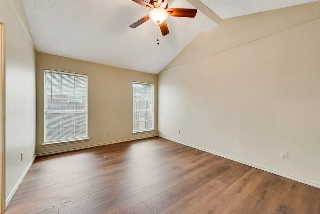 Single Family Residence For Rent in Tarrant County , 5604 Maurie Drive, Haltom City, Texas 76148, 3 Bedroom, 2 Bathroom, 2 Garage spaces, 1,484 Sqft, built in 1987, mls#21397436, Real Estate Agent in Haltom City, Homes For Rent in Tarrant county, Homes For Rent in Haltom City, Realtor in Haltom City Texas, Real Estate Brokerage Independent Realty Texas, Luminita Cordes Realtor