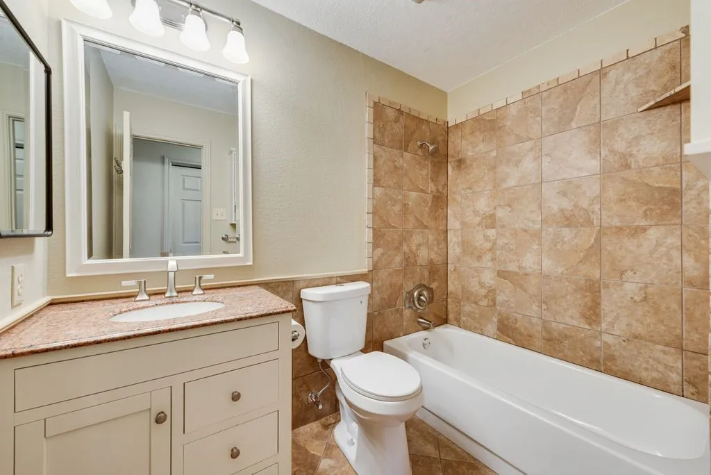 Single Family Residence For Rent in Tarrant County , 5604 Maurie Drive, Haltom City, Texas 76148, 3 Bedroom, 2 Bathroom, 2 Garage spaces, 1,484 Sqft, built in 1987, mls#21397436, Real Estate Agent in Haltom City, Homes For Rent in Tarrant county, Homes For Rent in Haltom City, Realtor in Haltom City Texas, Real Estate Brokerage Independent Realty Texas, Luminita Cordes Realtor
