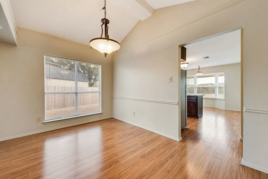 Single Family Residence For Rent in Tarrant County , 5604 Maurie Drive, Haltom City, Texas 76148, 3 Bedroom, 2 Bathroom, 2 Garage spaces, 1,484 Sqft, built in 1987, mls#21397436, Real Estate Agent in Haltom City, Homes For Rent in Tarrant county, Homes For Rent in Haltom City, Realtor in Haltom City Texas, Real Estate Brokerage Independent Realty Texas, Luminita Cordes Realtor
