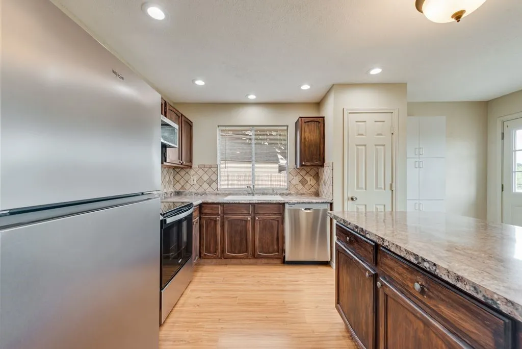 Single Family Residence For Rent in Tarrant County , 5604 Maurie Drive, Haltom City, Texas 76148, 3 Bedroom, 2 Bathroom, 2 Garage spaces, 1,484 Sqft, built in 1987, mls#21397436, Real Estate Agent in Haltom City, Homes For Rent in Tarrant county, Homes For Rent in Haltom City, Realtor in Haltom City Texas, Real Estate Brokerage Independent Realty Texas, Luminita Cordes Realtor