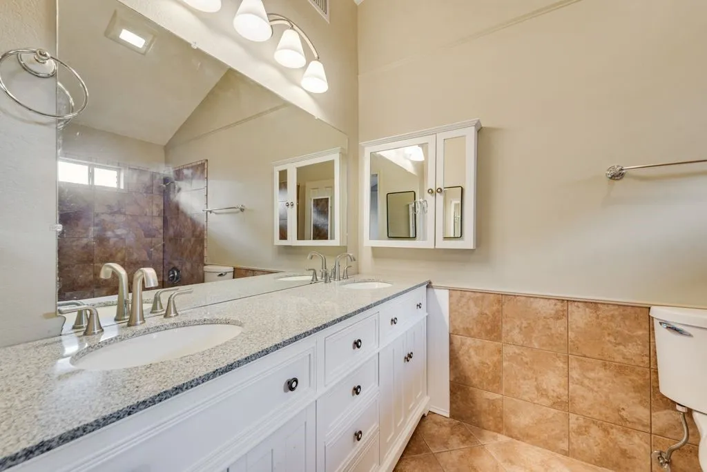 Single Family Residence For Rent in Tarrant County , 5604 Maurie Drive, Haltom City, Texas 76148, 3 Bedroom, 2 Bathroom, 2 Garage spaces, 1,484 Sqft, built in 1987, mls#21397436, Real Estate Agent in Haltom City, Homes For Rent in Tarrant county, Homes For Rent in Haltom City, Realtor in Haltom City Texas, Real Estate Brokerage Independent Realty Texas, Luminita Cordes Realtor