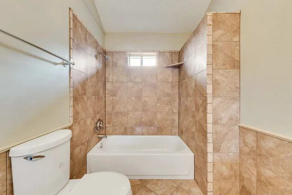 Single Family Residence For Rent in Tarrant County , 5604 Maurie Drive, Haltom City, Texas 76148, 3 Bedroom, 2 Bathroom, 2 Garage spaces, 1,484 Sqft, built in 1987, mls#21397436, Real Estate Agent in Haltom City, Homes For Rent in Tarrant county, Homes For Rent in Haltom City, Realtor in Haltom City Texas, Real Estate Brokerage Independent Realty Texas, Luminita Cordes Realtor