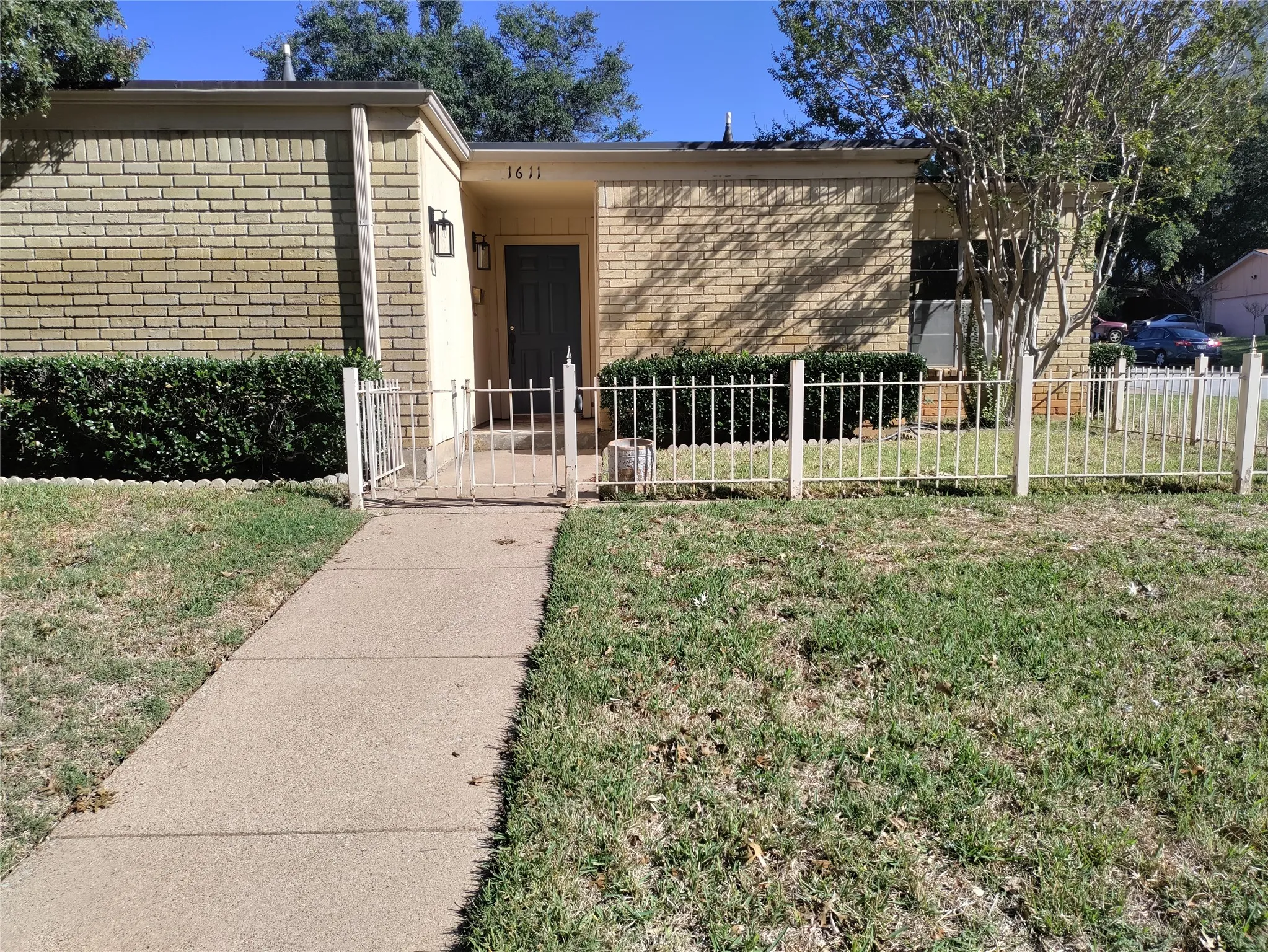 Townhouse For Rent in Tarrant County , 1611 Cindy Court, Arlington, Texas 76012, 3 Bedroom, 2 Bathroom, 2 Garage spaces, 1,430 Sqft, built in 1968, mls#21399672, Real Estate Agent in Arlington, Homes For Rent in Tarrant county, Homes For Rent in Arlington, Realtor in Arlington Texas, Real Estate Brokerage Independent Realty Texas, Luminita Cordes Realtor