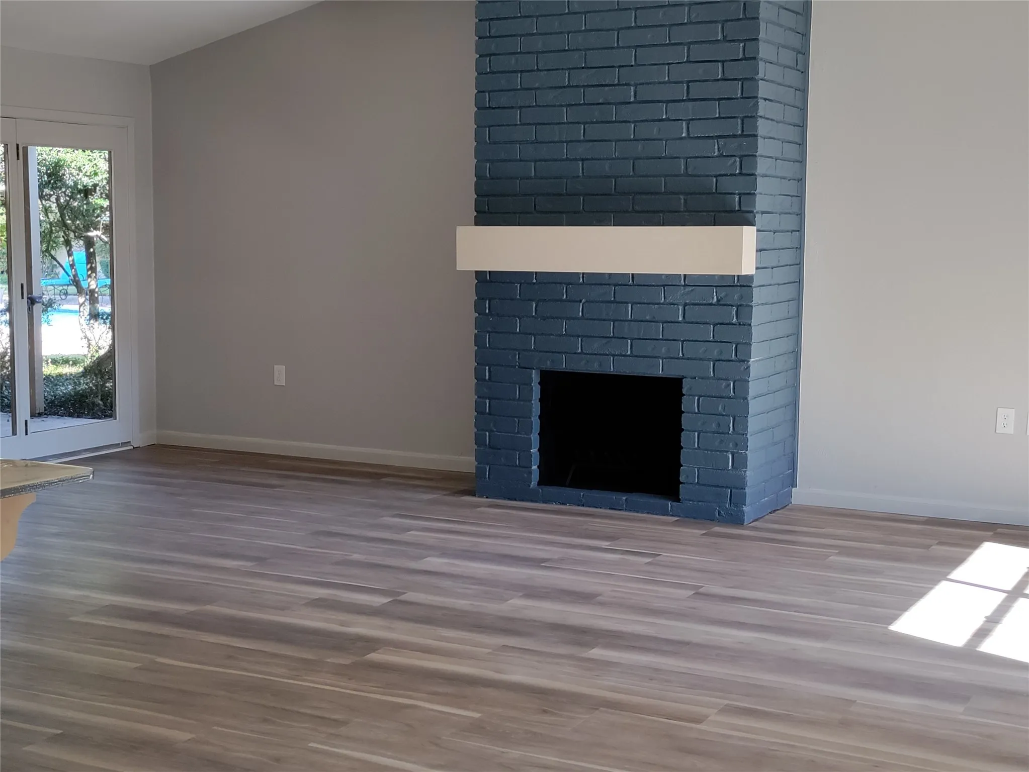 Townhouse For Rent in Tarrant County , 1611 Cindy Court, Arlington, Texas 76012, 3 Bedroom, 2 Bathroom, 2 Garage spaces, 1,430 Sqft, built in 1968, mls#21399672, Real Estate Agent in Arlington, Homes For Rent in Tarrant county, Homes For Rent in Arlington, Realtor in Arlington Texas, Real Estate Brokerage Independent Realty Texas, Luminita Cordes Realtor