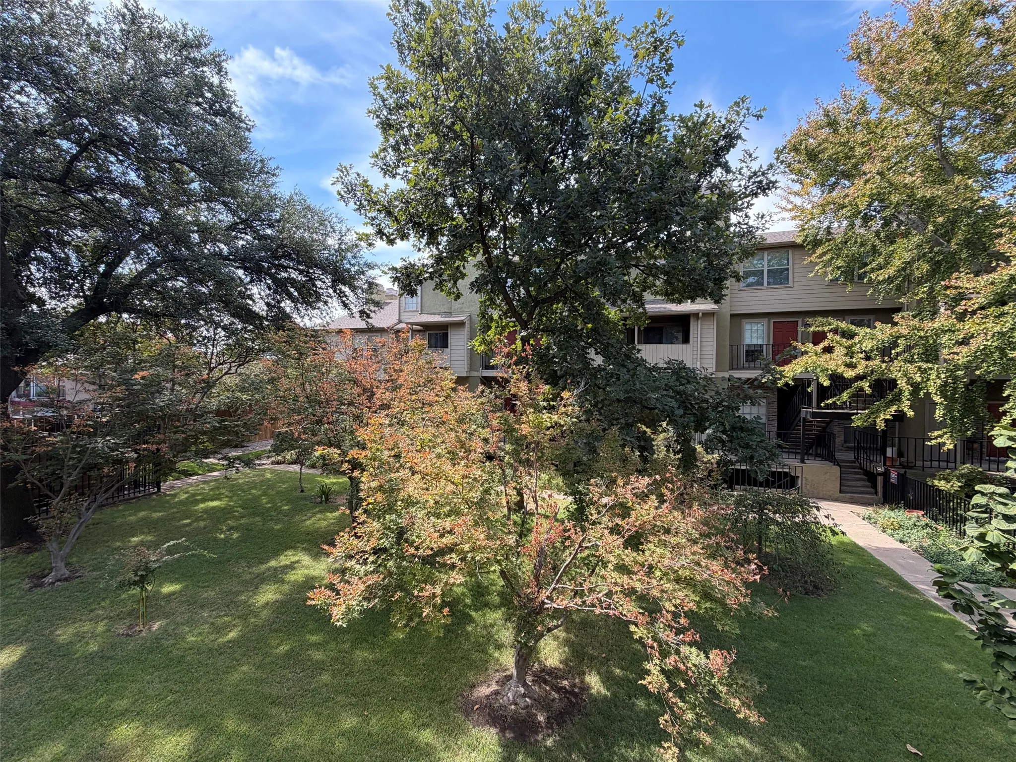 Condominium For Rent in Dallas County , 5740 Martel Avenue B12, Dallas, Texas 75206, 2 Bedroom, 2 Bathroom, 1 Garage spaces, 929 Sqft, built in 1983, mls#21396491, Real Estate Agent in Dallas, Homes For Rent in Dallas county, Homes For Rent in Dallas, Realtor in Dallas Texas, Real Estate Brokerage Independent Realty Texas, Luminita Cordes Realtor