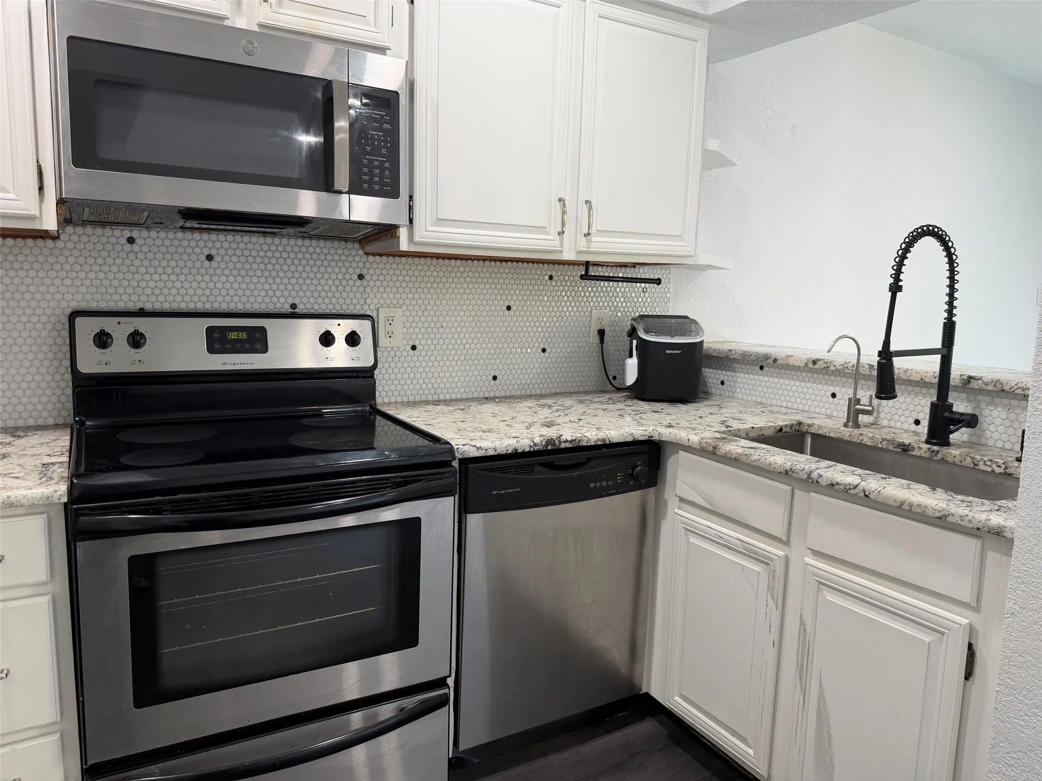 Condominium For Rent in Dallas County , 5740 Martel Avenue B12, Dallas, Texas 75206, 2 Bedroom, 2 Bathroom, 1 Garage spaces, 929 Sqft, built in 1983, mls#21396491, Real Estate Agent in Dallas, Homes For Rent in Dallas county, Homes For Rent in Dallas, Realtor in Dallas Texas, Real Estate Brokerage Independent Realty Texas, Luminita Cordes Realtor