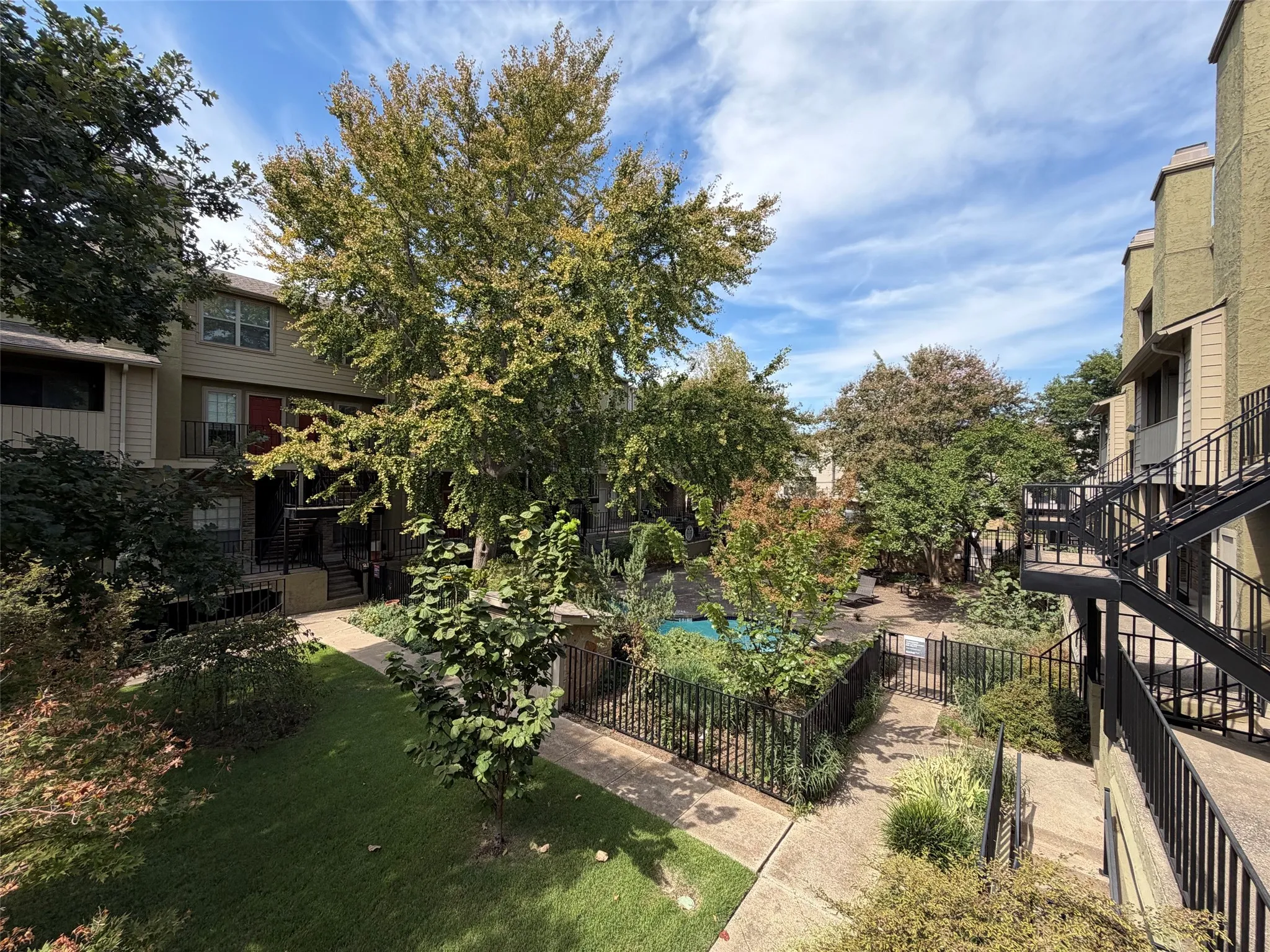 Condominium For Rent in Dallas County , 5740 Martel Avenue B12, Dallas, Texas 75206, 2 Bedroom, 2 Bathroom, 1 Garage spaces, 929 Sqft, built in 1983, mls#21396491, Real Estate Agent in Dallas, Homes For Rent in Dallas county, Homes For Rent in Dallas, Realtor in Dallas Texas, Real Estate Brokerage Independent Realty Texas, Luminita Cordes Realtor