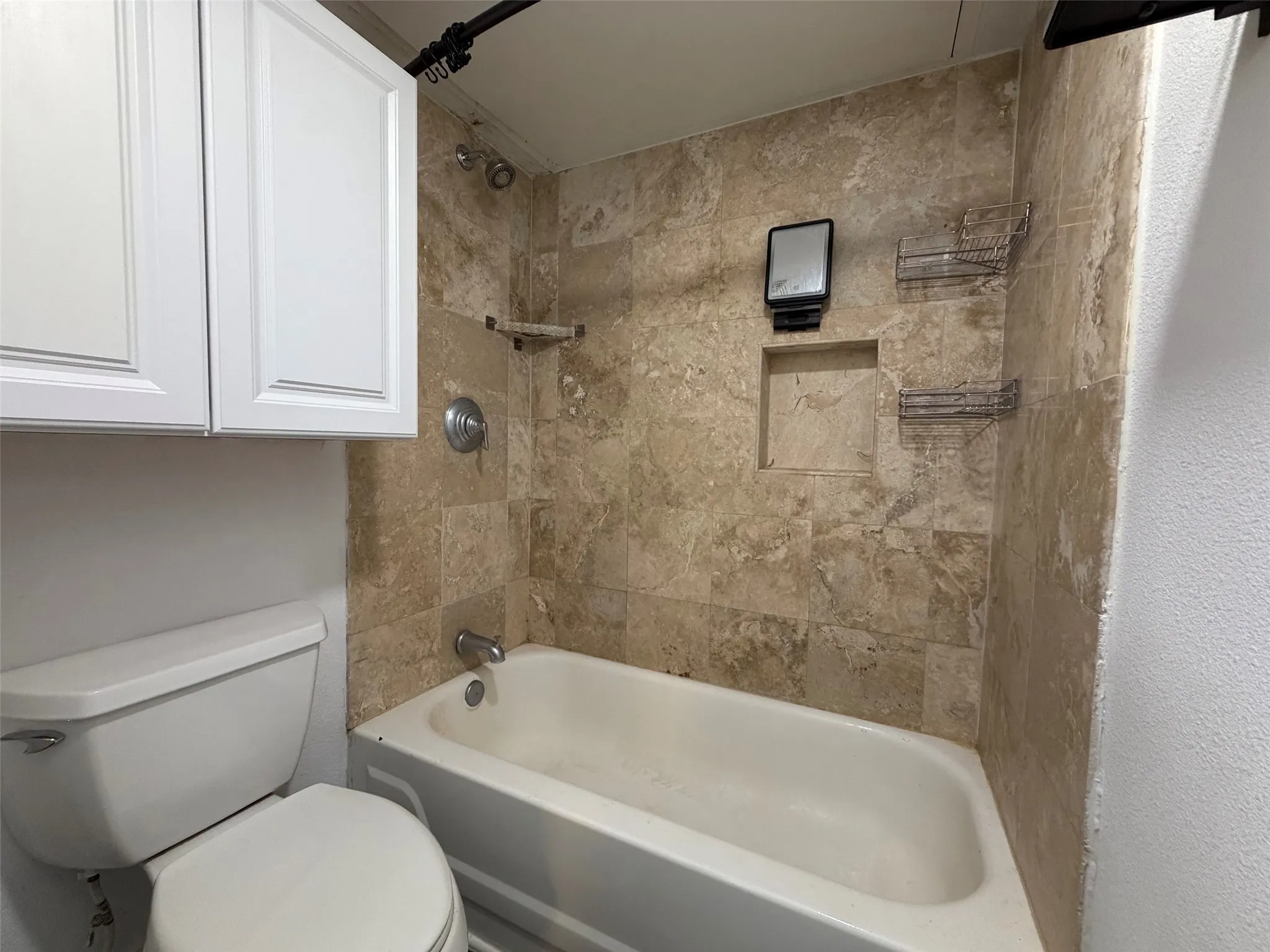 Condominium For Rent in Dallas County , 5740 Martel Avenue B12, Dallas, Texas 75206, 2 Bedroom, 2 Bathroom, 1 Garage spaces, 929 Sqft, built in 1983, mls#21396491, Real Estate Agent in Dallas, Homes For Rent in Dallas county, Homes For Rent in Dallas, Realtor in Dallas Texas, Real Estate Brokerage Independent Realty Texas, Luminita Cordes Realtor