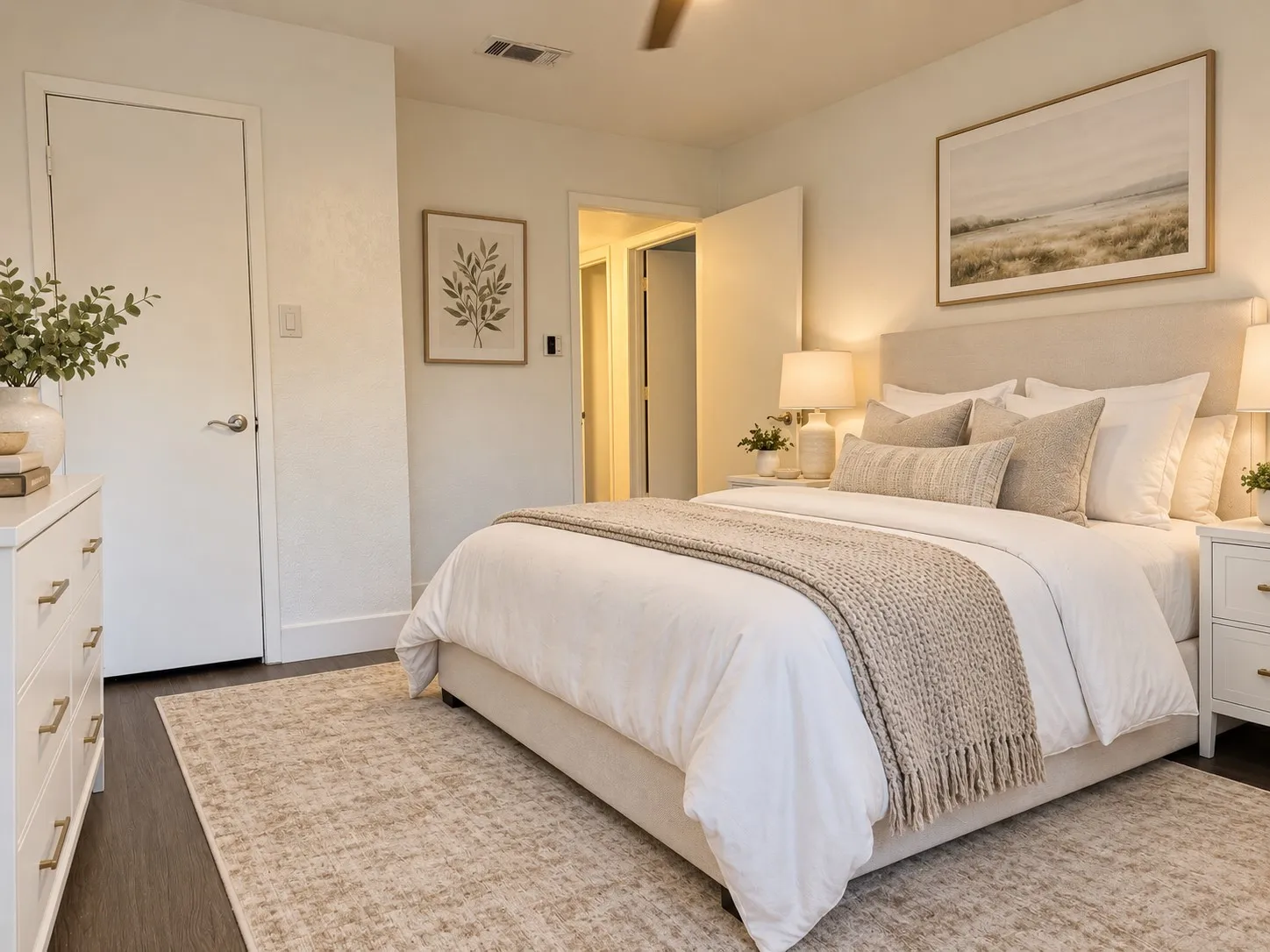 Condominium For Rent in Dallas County , 5740 Martel Avenue B12, Dallas, Texas 75206, 2 Bedroom, 2 Bathroom, 1 Garage spaces, 929 Sqft, built in 1983, mls#21396491, Real Estate Agent in Dallas, Homes For Rent in Dallas county, Homes For Rent in Dallas, Realtor in Dallas Texas, Real Estate Brokerage Independent Realty Texas, Luminita Cordes Realtor
