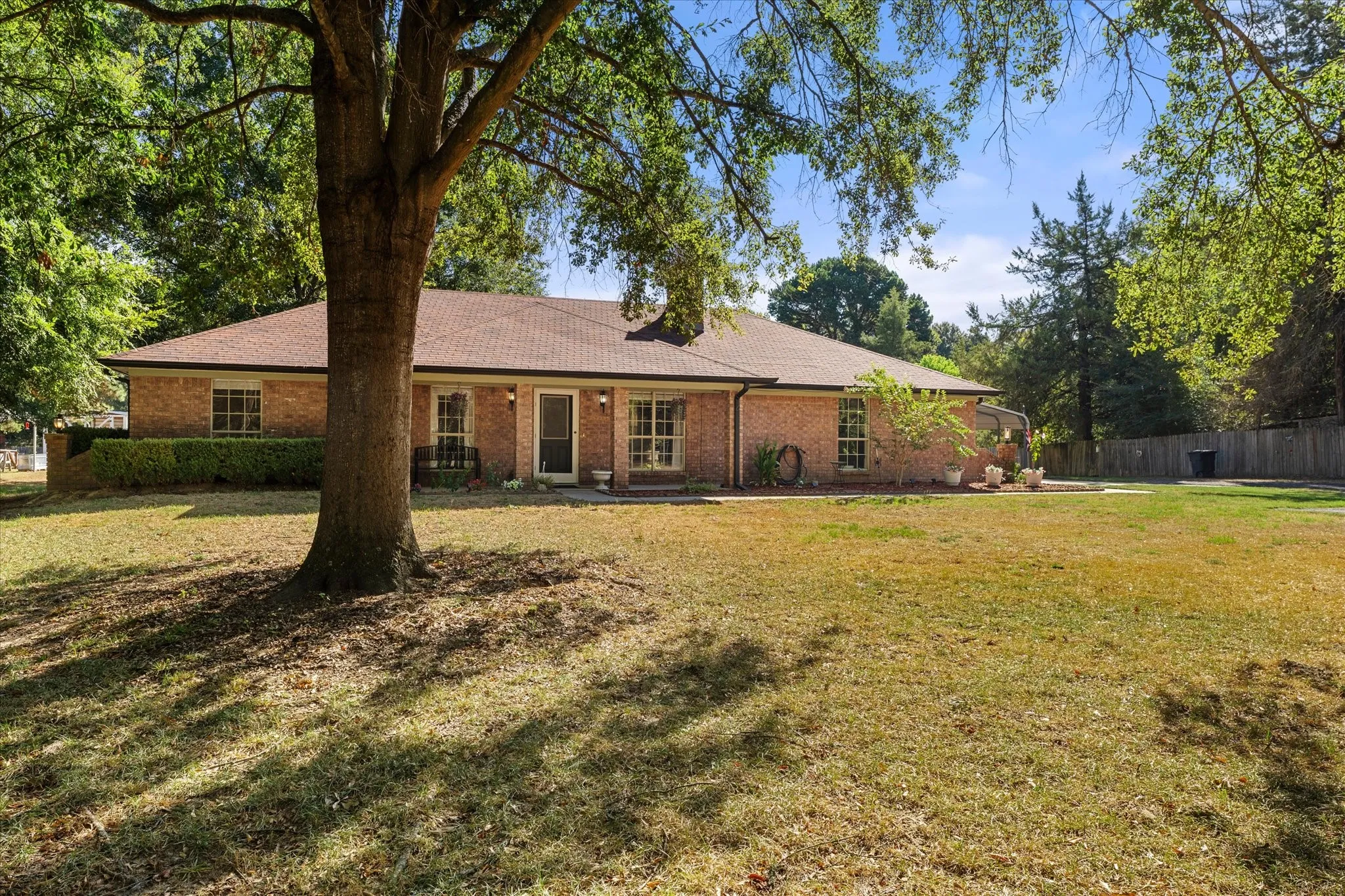 Single Family Residence For Sale in Titus County , 6170 N US Highway 271, Mt Pleasant, Texas 75455, 3 Bedroom, 3 Bathroom, Garage spaces, 2,433 Sqft, built in 1993, mls#21399347, Real Estate Agent in Mt Pleasant, Homes For Sale in Titus county, Homes For Sale in Mt Pleasant, Realtor in Mt Pleasant Texas, Real Estate Brokerage Independent Realty Texas, Luminita Cordes Realtor