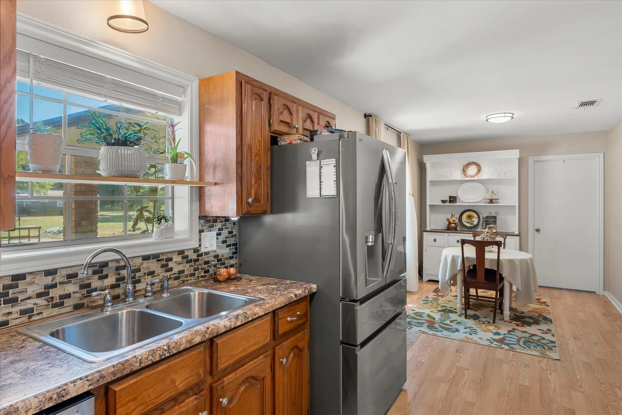 Single Family Residence For Sale in Titus County , 6170 N US Highway 271, Mt Pleasant, Texas 75455, 3 Bedroom, 3 Bathroom, Garage spaces, 2,433 Sqft, built in 1993, mls#21399347, Real Estate Agent in Mt Pleasant, Homes For Sale in Titus county, Homes For Sale in Mt Pleasant, Realtor in Mt Pleasant Texas, Real Estate Brokerage Independent Realty Texas, Luminita Cordes Realtor