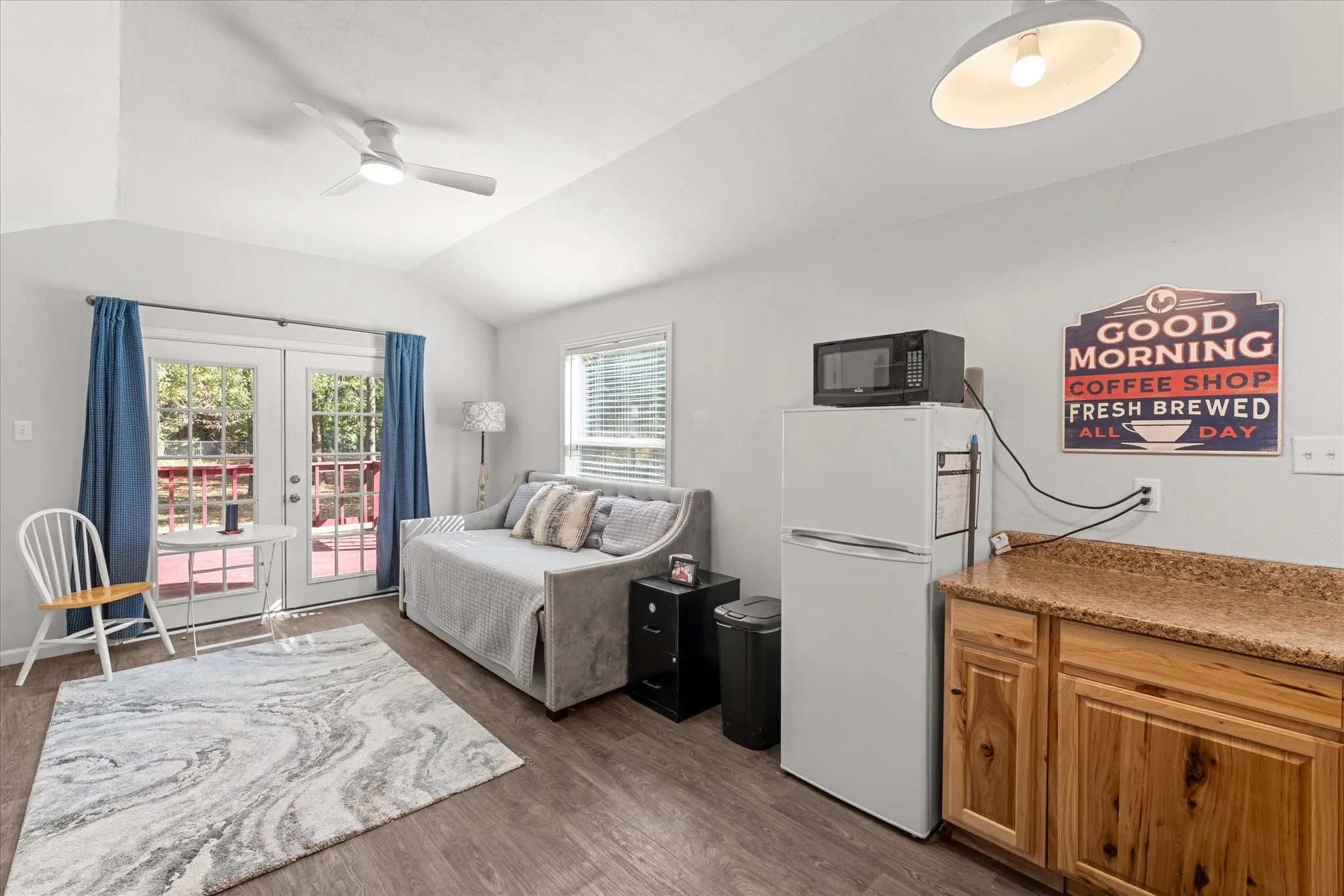 Single Family Residence For Sale in Titus County , 6170 N US Highway 271, Mt Pleasant, Texas 75455, 3 Bedroom, 3 Bathroom, Garage spaces, 2,433 Sqft, built in 1993, mls#21399347, Real Estate Agent in Mt Pleasant, Homes For Sale in Titus county, Homes For Sale in Mt Pleasant, Realtor in Mt Pleasant Texas, Real Estate Brokerage Independent Realty Texas, Luminita Cordes Realtor