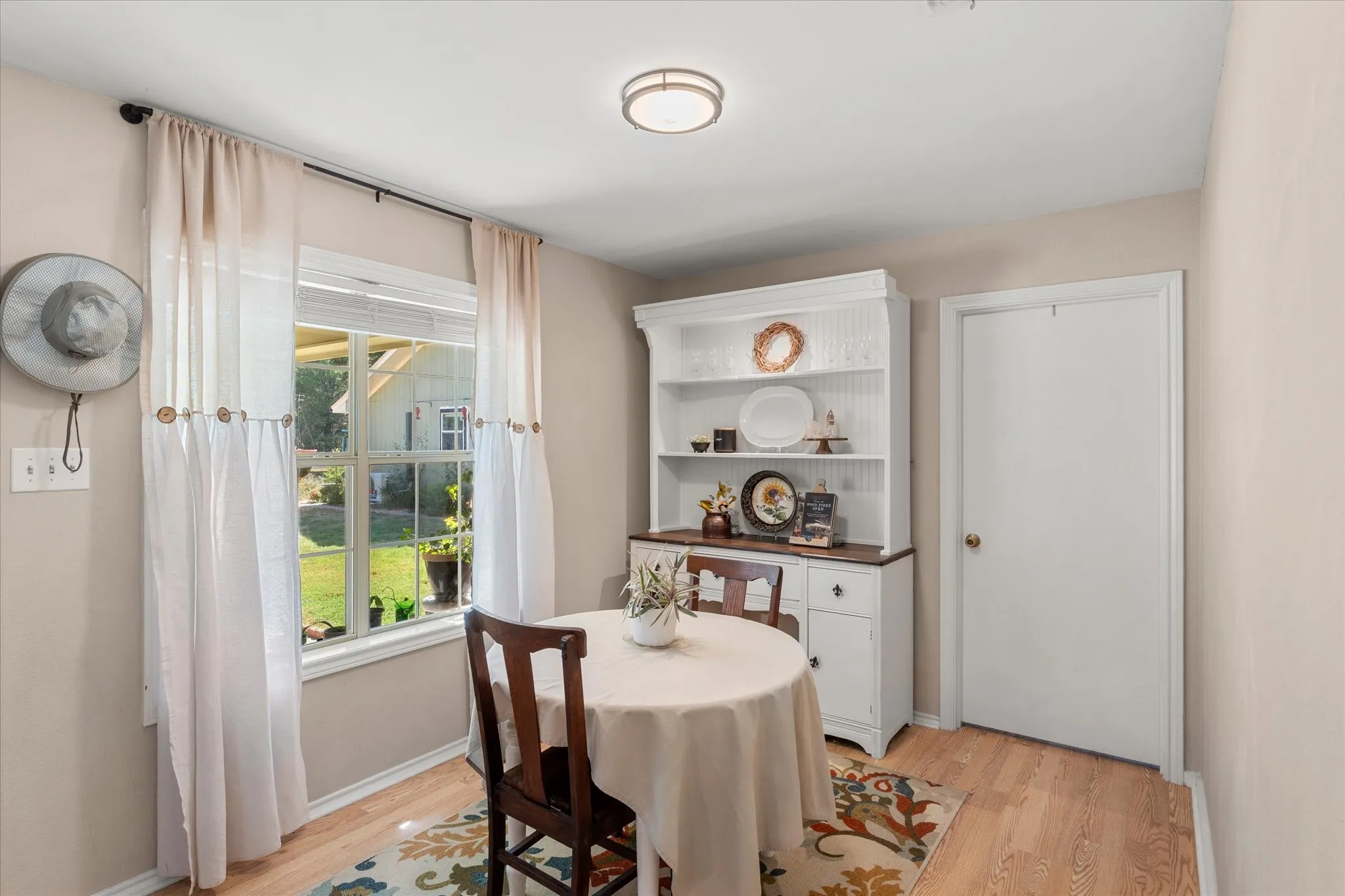 Single Family Residence For Sale in Titus County , 6170 N US Highway 271, Mt Pleasant, Texas 75455, 3 Bedroom, 3 Bathroom, Garage spaces, 2,433 Sqft, built in 1993, mls#21399347, Real Estate Agent in Mt Pleasant, Homes For Sale in Titus county, Homes For Sale in Mt Pleasant, Realtor in Mt Pleasant Texas, Real Estate Brokerage Independent Realty Texas, Luminita Cordes Realtor