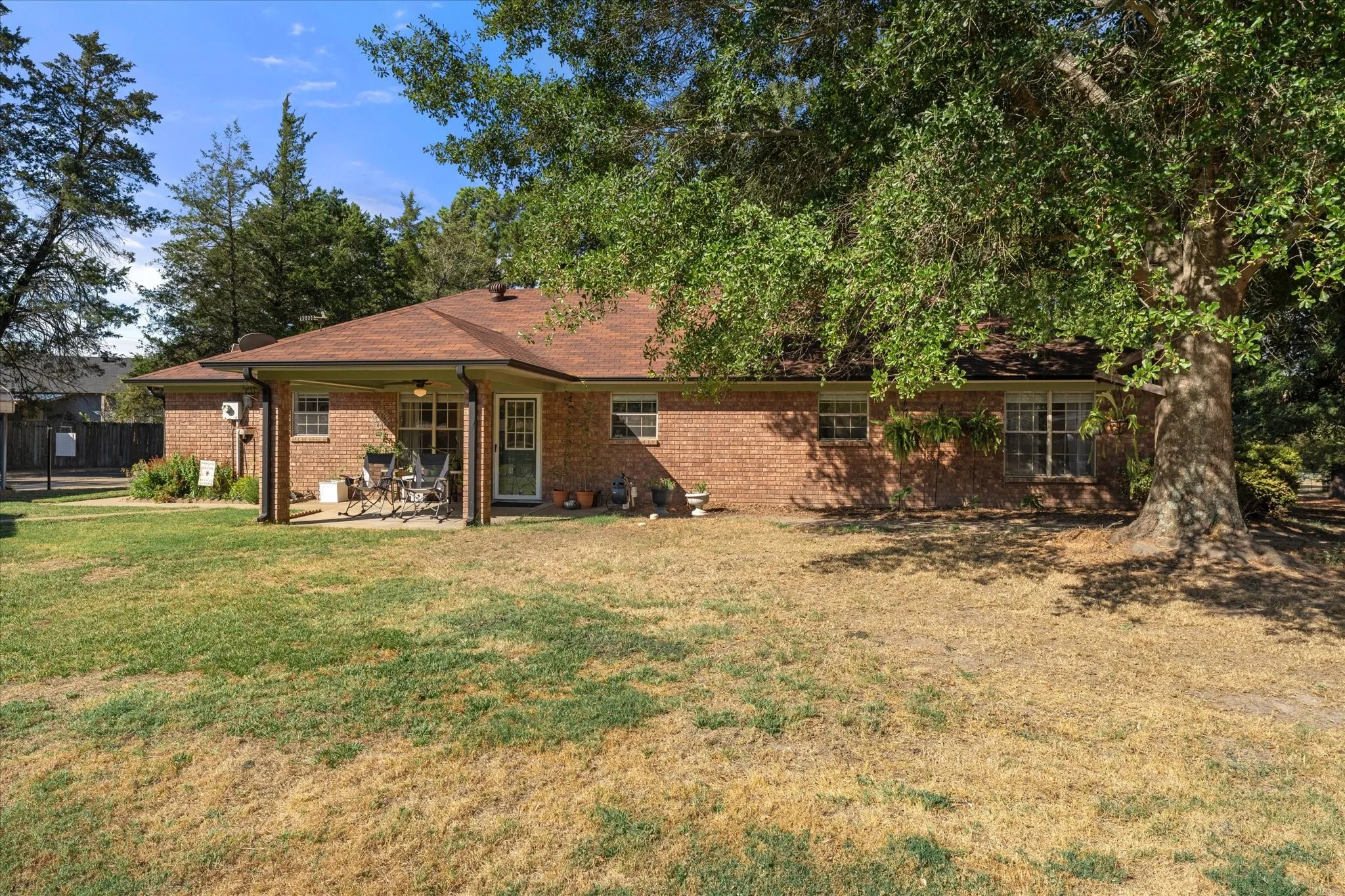 Single Family Residence For Sale in Titus County , 6170 N US Highway 271, Mt Pleasant, Texas 75455, 3 Bedroom, 3 Bathroom, Garage spaces, 2,433 Sqft, built in 1993, mls#21399347, Real Estate Agent in Mt Pleasant, Homes For Sale in Titus county, Homes For Sale in Mt Pleasant, Realtor in Mt Pleasant Texas, Real Estate Brokerage Independent Realty Texas, Luminita Cordes Realtor