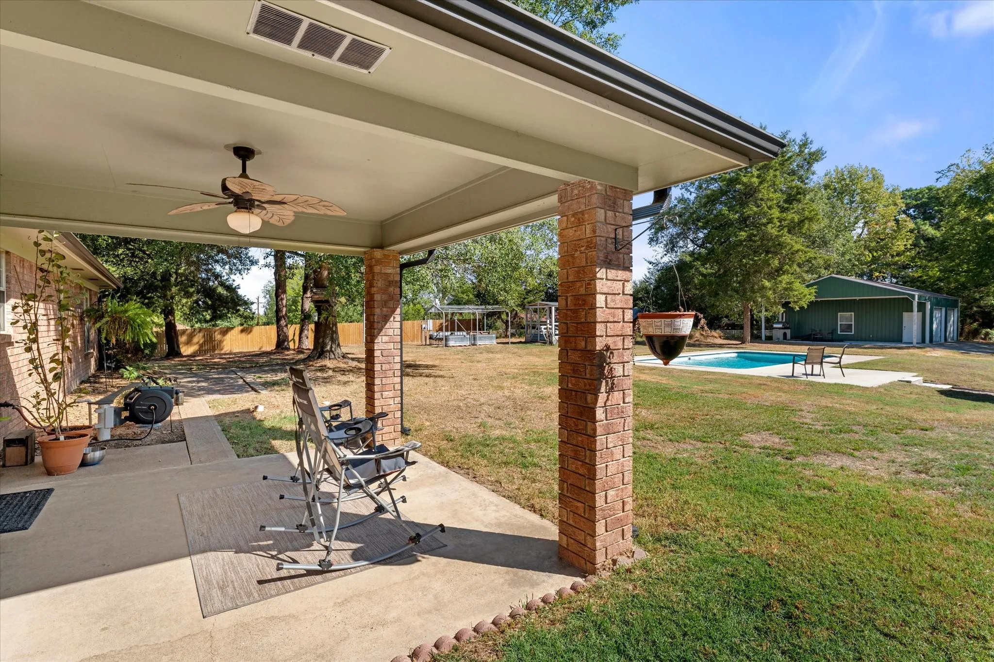 Single Family Residence For Sale in Titus County , 6170 N US Highway 271, Mt Pleasant, Texas 75455, 3 Bedroom, 3 Bathroom, Garage spaces, 2,433 Sqft, built in 1993, mls#21399347, Real Estate Agent in Mt Pleasant, Homes For Sale in Titus county, Homes For Sale in Mt Pleasant, Realtor in Mt Pleasant Texas, Real Estate Brokerage Independent Realty Texas, Luminita Cordes Realtor