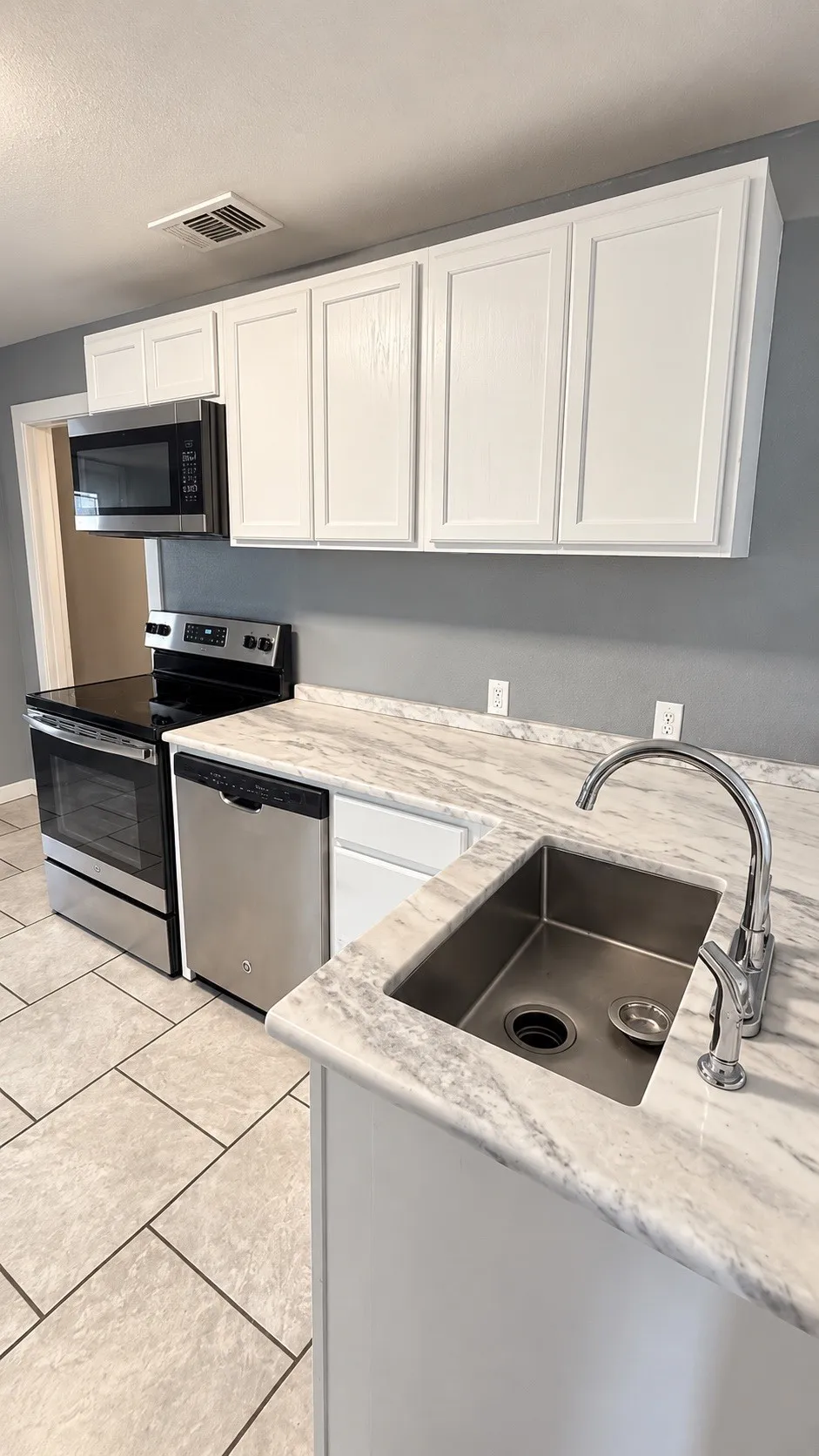 Single Family Residence For Rent in Taylor County , 2501 S 18th Street, Abilene, Texas 79605, 3 Bedroom, 2 Bathroom, Garage spaces, 1,280 Sqft, built in 1948, mls#21399686, Real Estate Agent in Abilene, Homes For Rent in Taylor county, Homes For Rent in Abilene, Realtor in Abilene Texas, Real Estate Brokerage Independent Realty Texas, Luminita Cordes Realtor