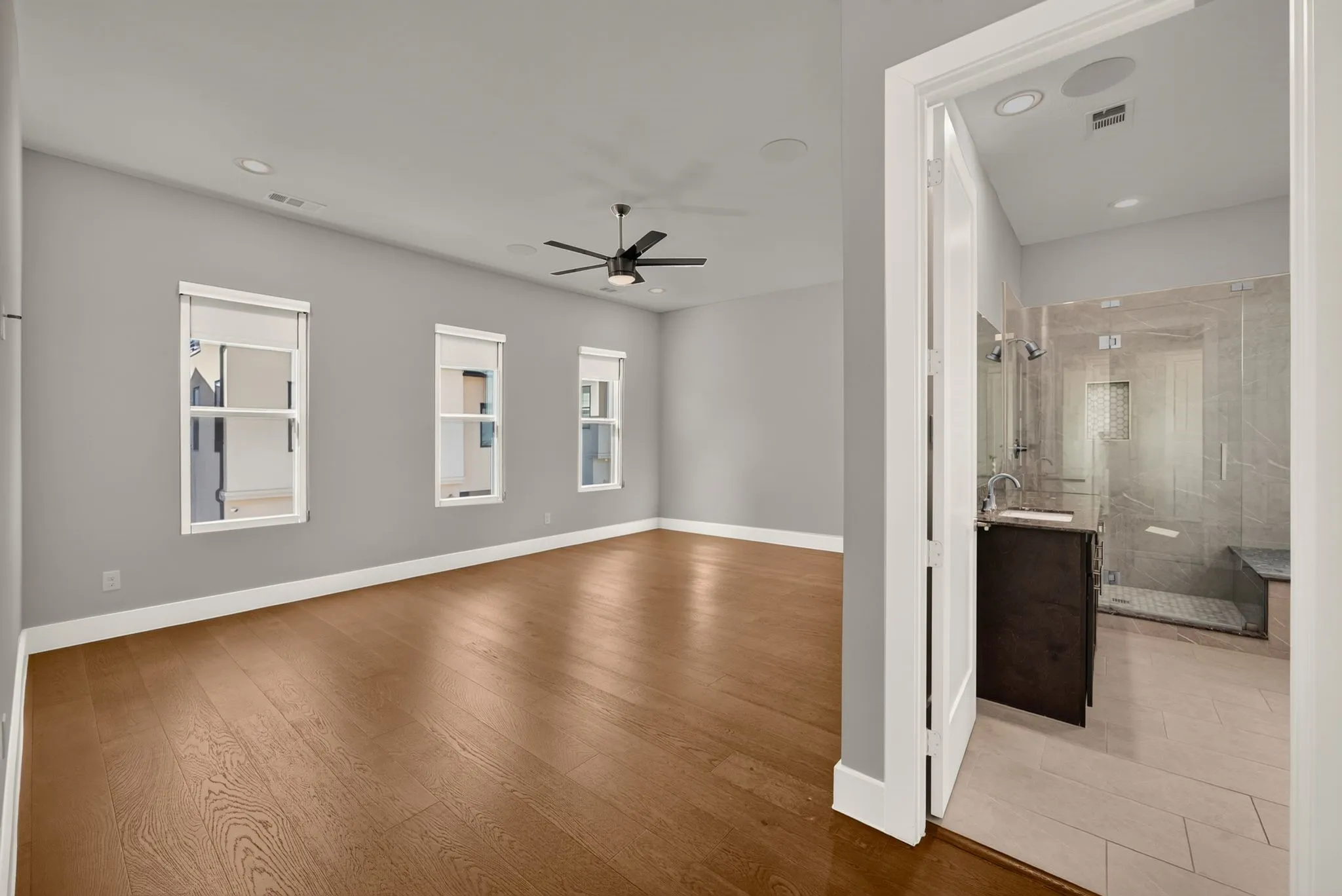 Single Family Residence For Sale in Dallas County , 4126 Entrada Way, Dallas, Texas 75219, 3 Bedroom, 5 Bathroom, 2 Garage spaces, 2,960 Sqft, built in 2019, mls#21399129, Real Estate Agent in Dallas, Homes For Sale in Dallas county, Homes For Sale in Dallas, Realtor in Dallas Texas, Real Estate Brokerage Independent Realty Texas, Luminita Cordes Realtor