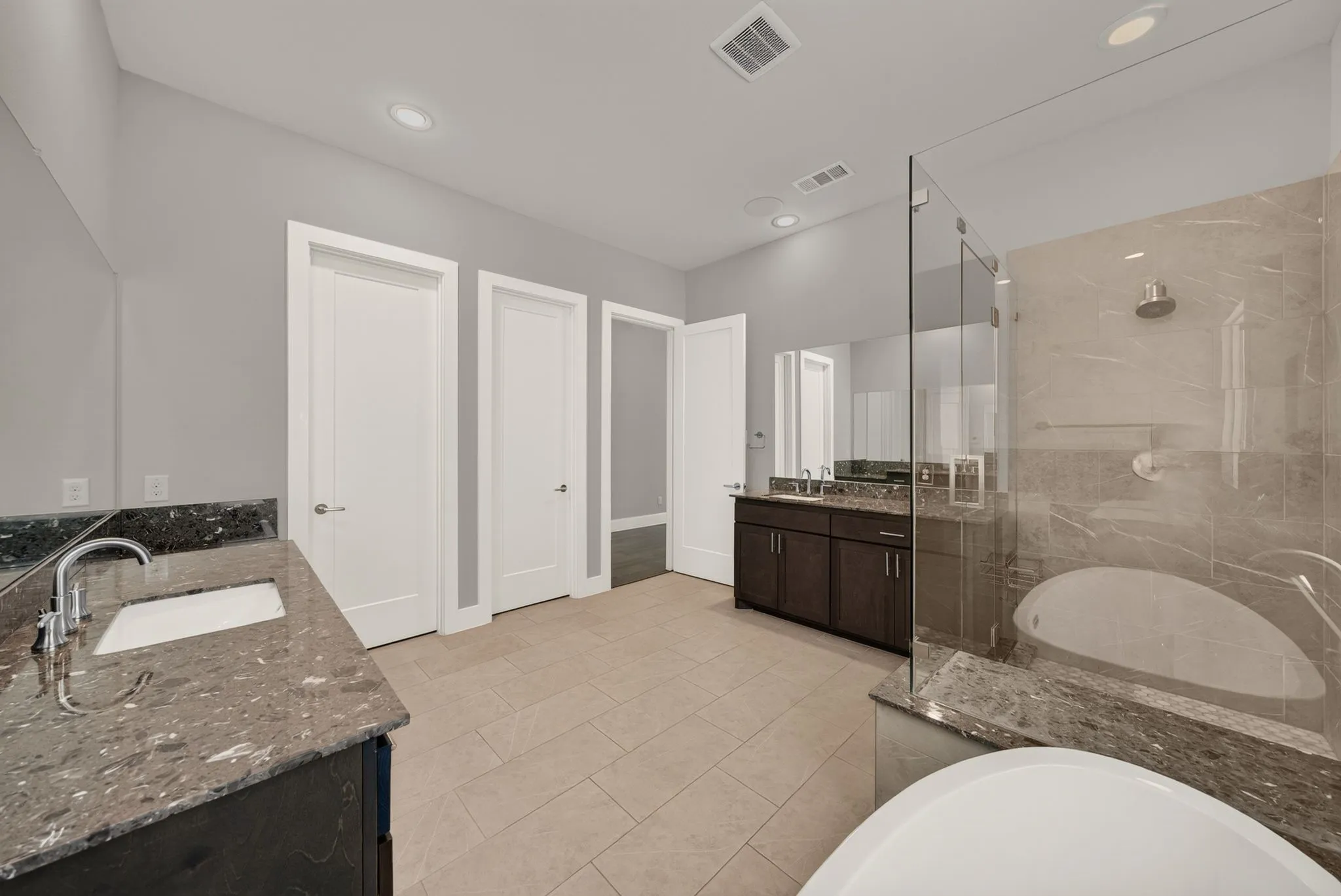 Single Family Residence For Sale in Dallas County , 4126 Entrada Way, Dallas, Texas 75219, 3 Bedroom, 5 Bathroom, 2 Garage spaces, 2,960 Sqft, built in 2019, mls#21399129, Real Estate Agent in Dallas, Homes For Sale in Dallas county, Homes For Sale in Dallas, Realtor in Dallas Texas, Real Estate Brokerage Independent Realty Texas, Luminita Cordes Realtor