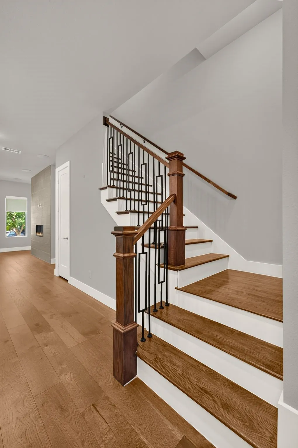 Single Family Residence For Sale in Dallas County , 4126 Entrada Way, Dallas, Texas 75219, 3 Bedroom, 5 Bathroom, 2 Garage spaces, 2,960 Sqft, built in 2019, mls#21399129, Real Estate Agent in Dallas, Homes For Sale in Dallas county, Homes For Sale in Dallas, Realtor in Dallas Texas, Real Estate Brokerage Independent Realty Texas, Luminita Cordes Realtor