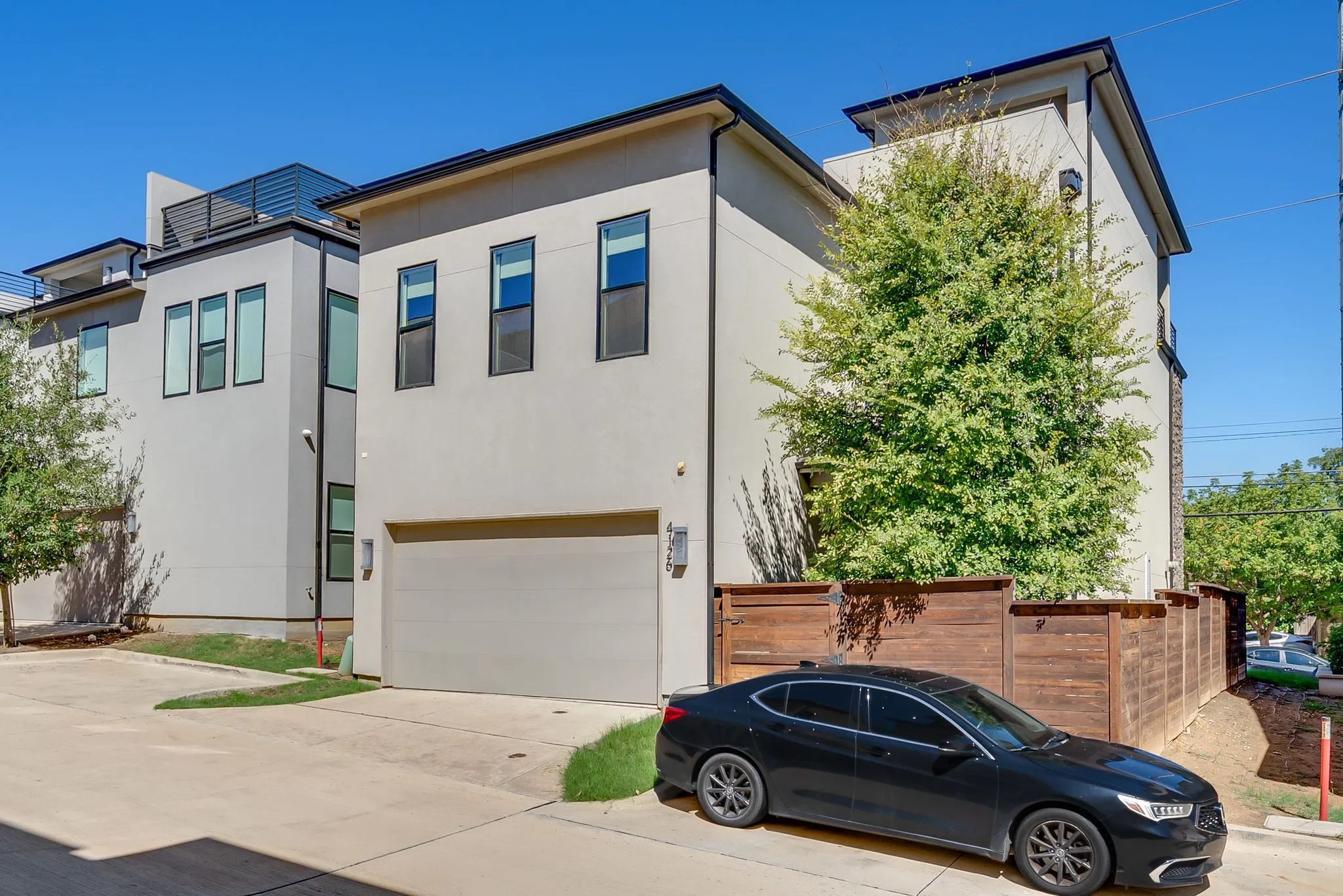 Single Family Residence For Sale in Dallas County , 4126 Entrada Way, Dallas, Texas 75219, 3 Bedroom, 5 Bathroom, 2 Garage spaces, 2,960 Sqft, built in 2019, mls#21399129, Real Estate Agent in Dallas, Homes For Sale in Dallas county, Homes For Sale in Dallas, Realtor in Dallas Texas, Real Estate Brokerage Independent Realty Texas, Luminita Cordes Realtor