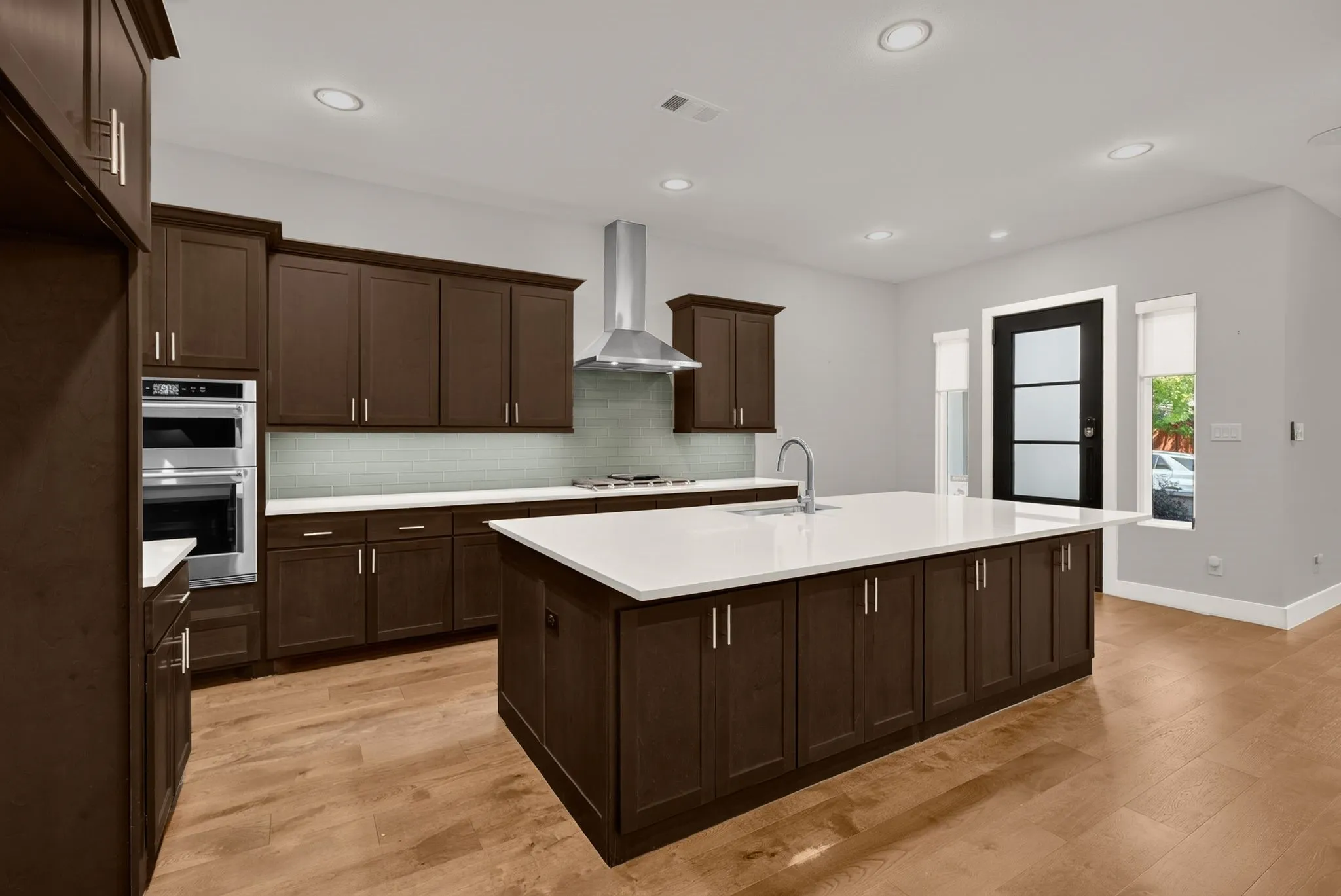 Single Family Residence For Sale in Dallas County , 4126 Entrada Way, Dallas, Texas 75219, 3 Bedroom, 5 Bathroom, 2 Garage spaces, 2,960 Sqft, built in 2019, mls#21399129, Real Estate Agent in Dallas, Homes For Sale in Dallas county, Homes For Sale in Dallas, Realtor in Dallas Texas, Real Estate Brokerage Independent Realty Texas, Luminita Cordes Realtor