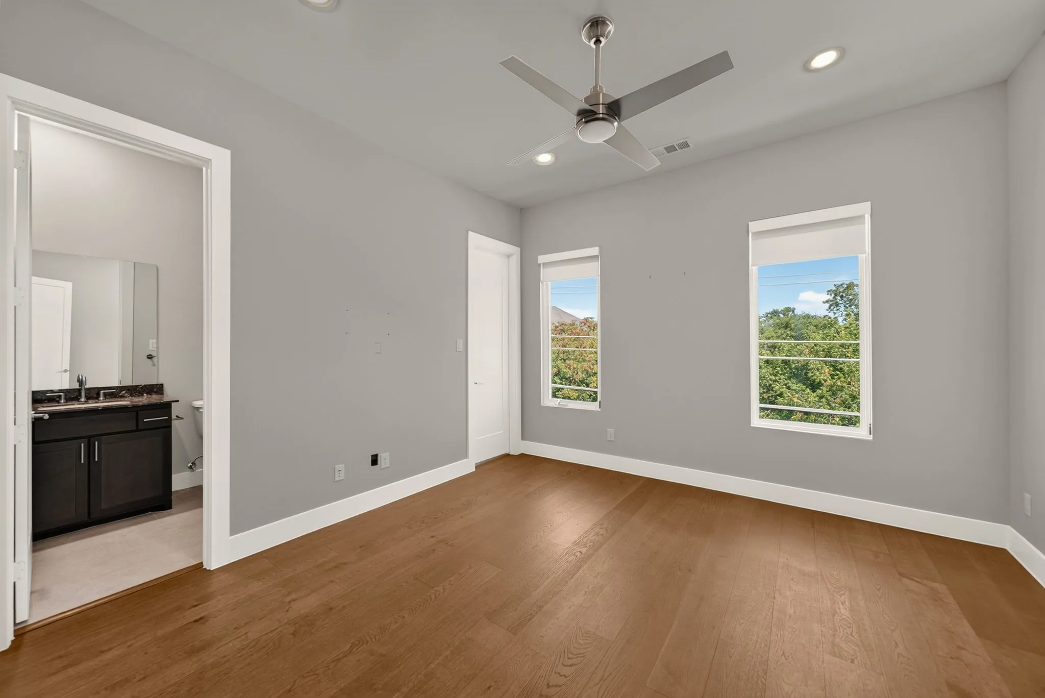Single Family Residence For Sale in Dallas County , 4126 Entrada Way, Dallas, Texas 75219, 3 Bedroom, 5 Bathroom, 2 Garage spaces, 2,960 Sqft, built in 2019, mls#21399129, Real Estate Agent in Dallas, Homes For Sale in Dallas county, Homes For Sale in Dallas, Realtor in Dallas Texas, Real Estate Brokerage Independent Realty Texas, Luminita Cordes Realtor