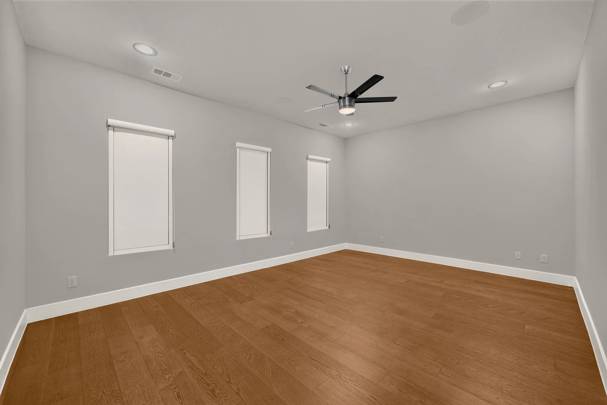 Single Family Residence For Sale in Dallas County , 4126 Entrada Way, Dallas, Texas 75219, 3 Bedroom, 5 Bathroom, 2 Garage spaces, 2,960 Sqft, built in 2019, mls#21399129, Real Estate Agent in Dallas, Homes For Sale in Dallas county, Homes For Sale in Dallas, Realtor in Dallas Texas, Real Estate Brokerage Independent Realty Texas, Luminita Cordes Realtor