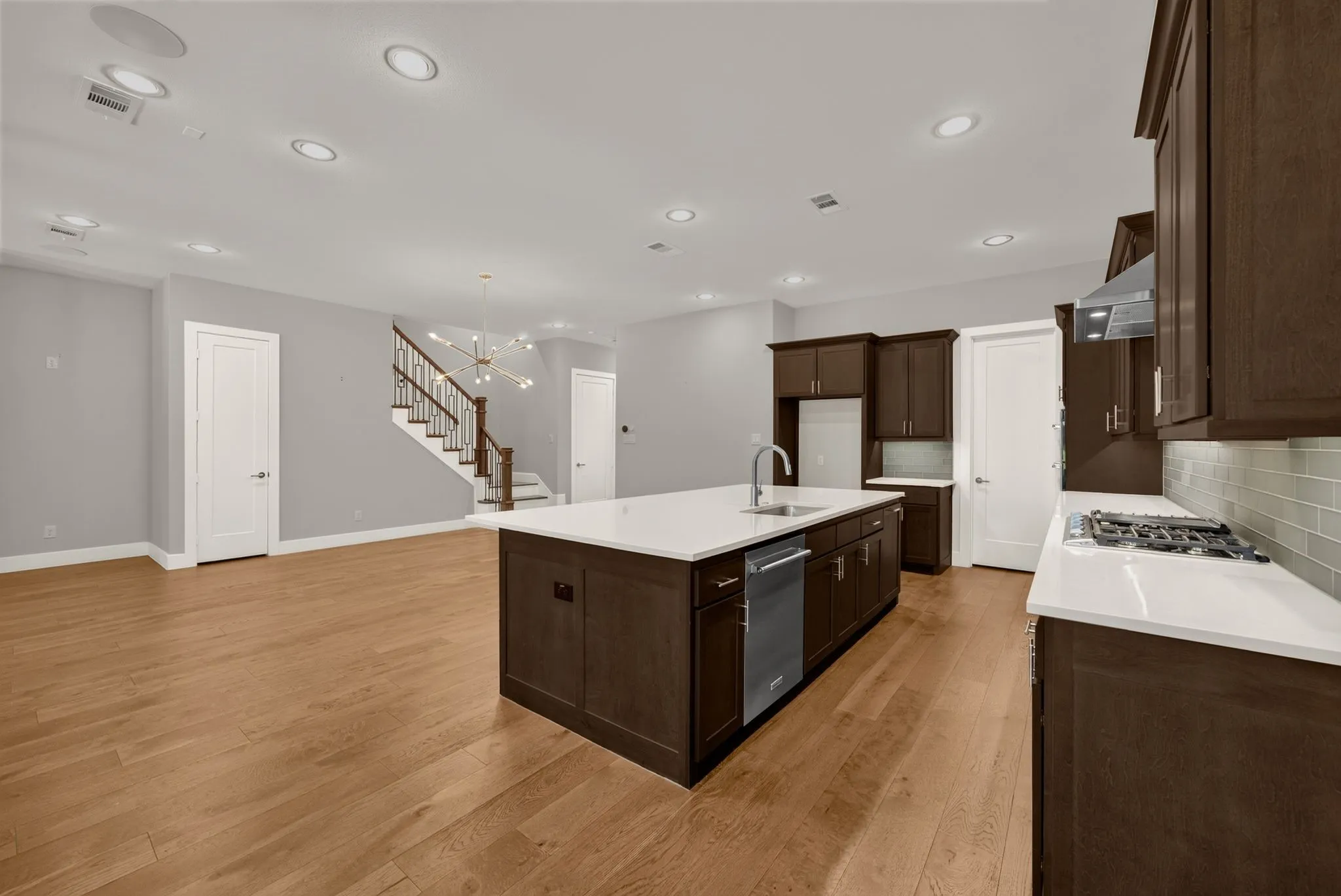 Single Family Residence For Sale in Dallas County , 4126 Entrada Way, Dallas, Texas 75219, 3 Bedroom, 5 Bathroom, 2 Garage spaces, 2,960 Sqft, built in 2019, mls#21399129, Real Estate Agent in Dallas, Homes For Sale in Dallas county, Homes For Sale in Dallas, Realtor in Dallas Texas, Real Estate Brokerage Independent Realty Texas, Luminita Cordes Realtor