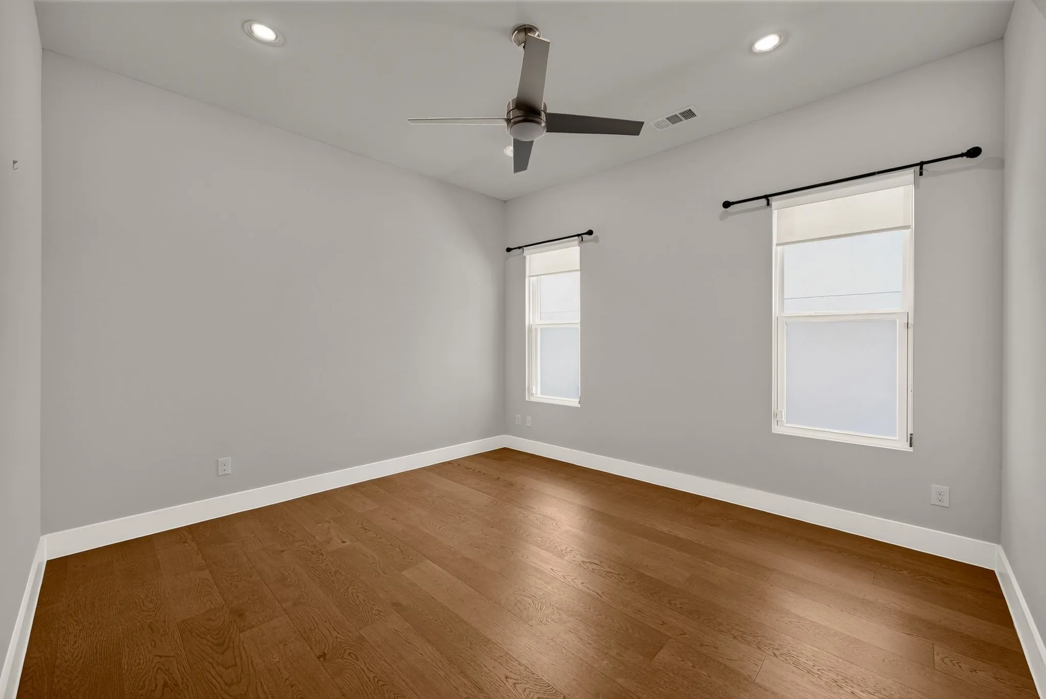Single Family Residence For Sale in Dallas County , 4126 Entrada Way, Dallas, Texas 75219, 3 Bedroom, 5 Bathroom, 2 Garage spaces, 2,960 Sqft, built in 2019, mls#21399129, Real Estate Agent in Dallas, Homes For Sale in Dallas county, Homes For Sale in Dallas, Realtor in Dallas Texas, Real Estate Brokerage Independent Realty Texas, Luminita Cordes Realtor