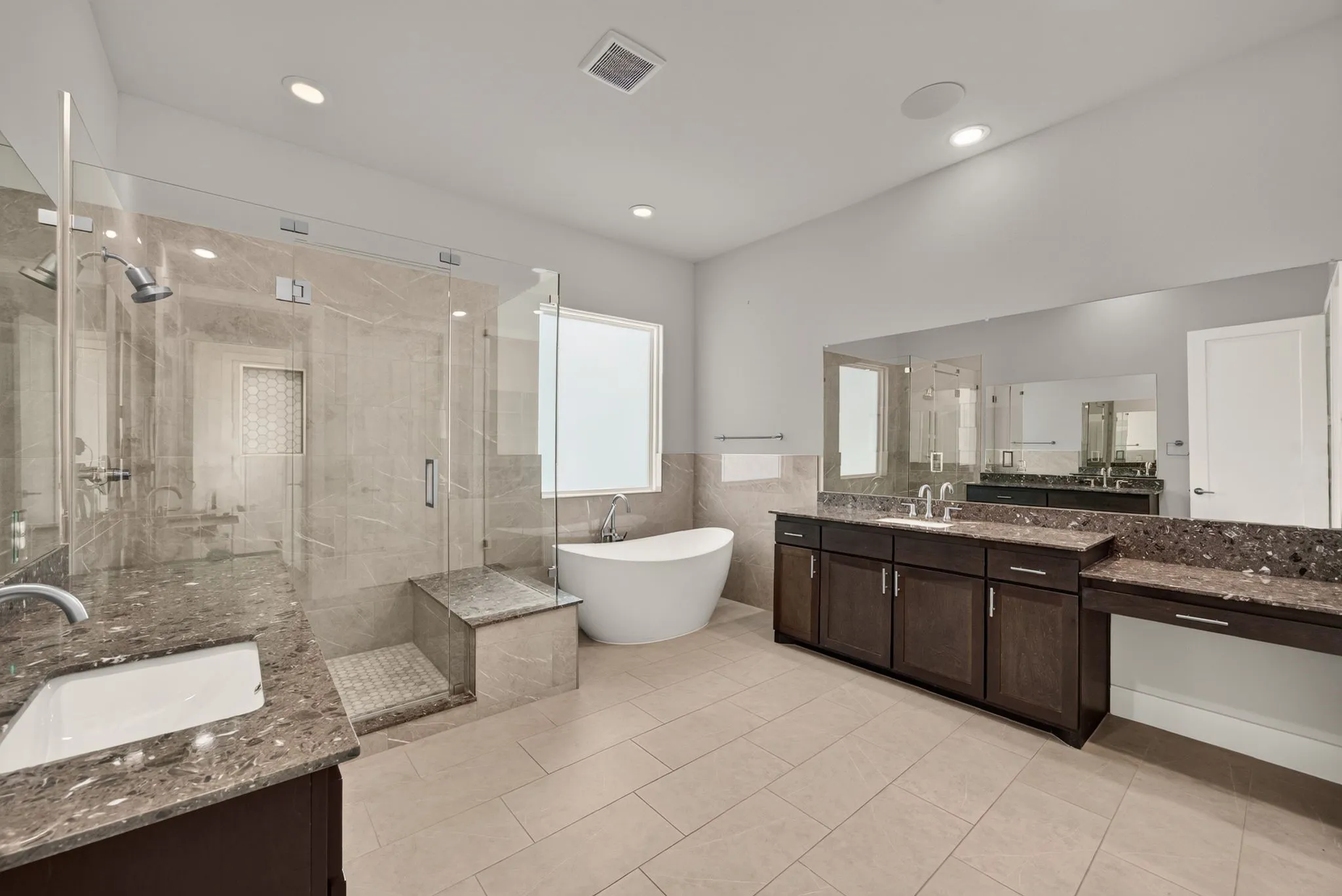 Single Family Residence For Sale in Dallas County , 4126 Entrada Way, Dallas, Texas 75219, 3 Bedroom, 5 Bathroom, 2 Garage spaces, 2,960 Sqft, built in 2019, mls#21399129, Real Estate Agent in Dallas, Homes For Sale in Dallas county, Homes For Sale in Dallas, Realtor in Dallas Texas, Real Estate Brokerage Independent Realty Texas, Luminita Cordes Realtor