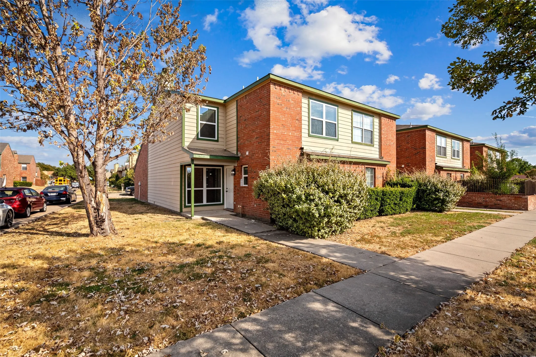 Single Family Residence For Sale in Dallas County , 3647 Clubview Drive, Garland, Texas 75044, 3 Bedroom, 3 Bathroom, 2 Garage spaces, 1,393 Sqft, built in 1999, mls#21399505, Real Estate Agent in Garland, Homes For Sale in Dallas county, Homes For Sale in Garland, Realtor in Garland Texas, Real Estate Brokerage Independent Realty Texas, Luminita Cordes Realtor