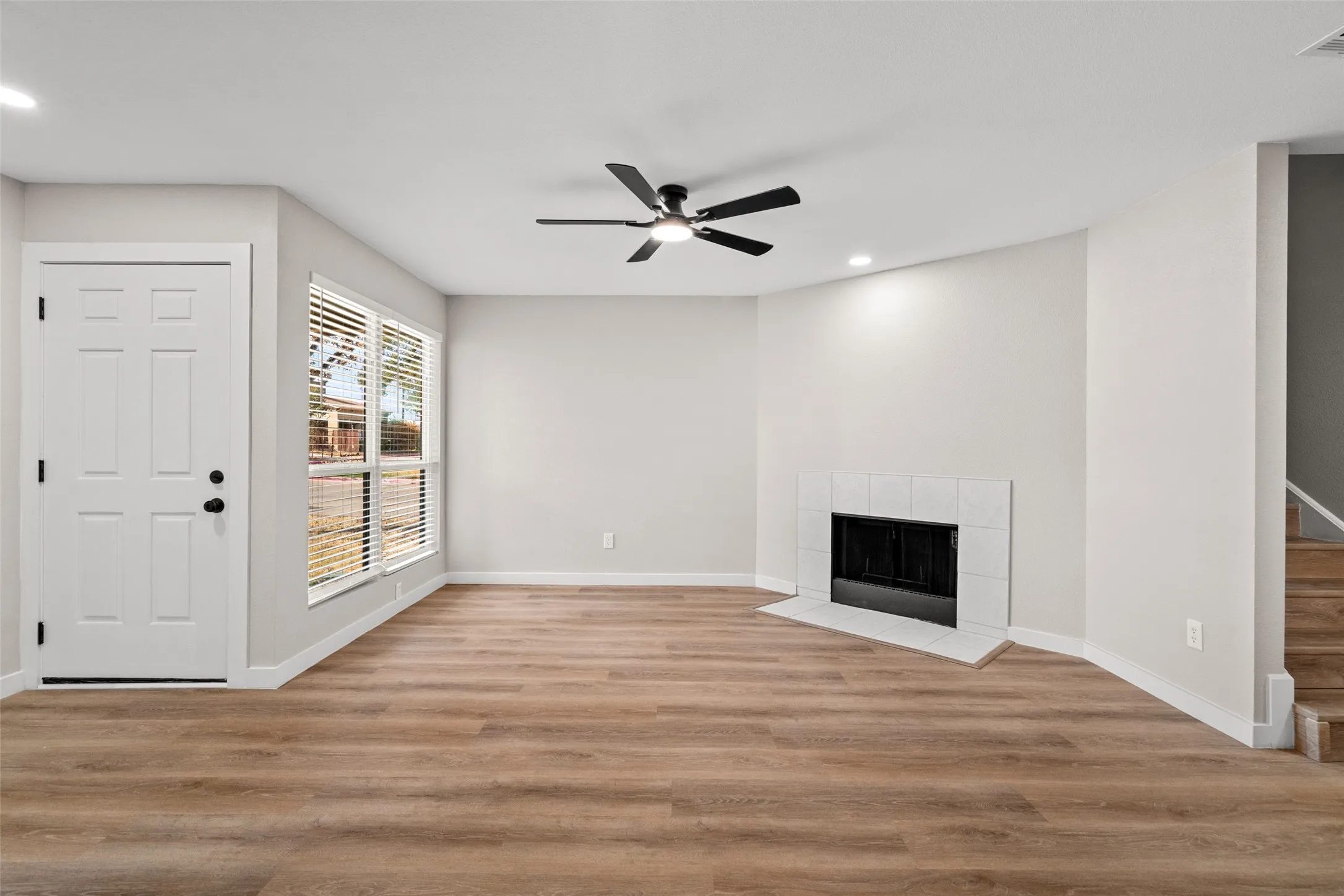 Single Family Residence For Sale in Dallas County , 3647 Clubview Drive, Garland, Texas 75044, 3 Bedroom, 3 Bathroom, 2 Garage spaces, 1,393 Sqft, built in 1999, mls#21399505, Real Estate Agent in Garland, Homes For Sale in Dallas county, Homes For Sale in Garland, Realtor in Garland Texas, Real Estate Brokerage Independent Realty Texas, Luminita Cordes Realtor