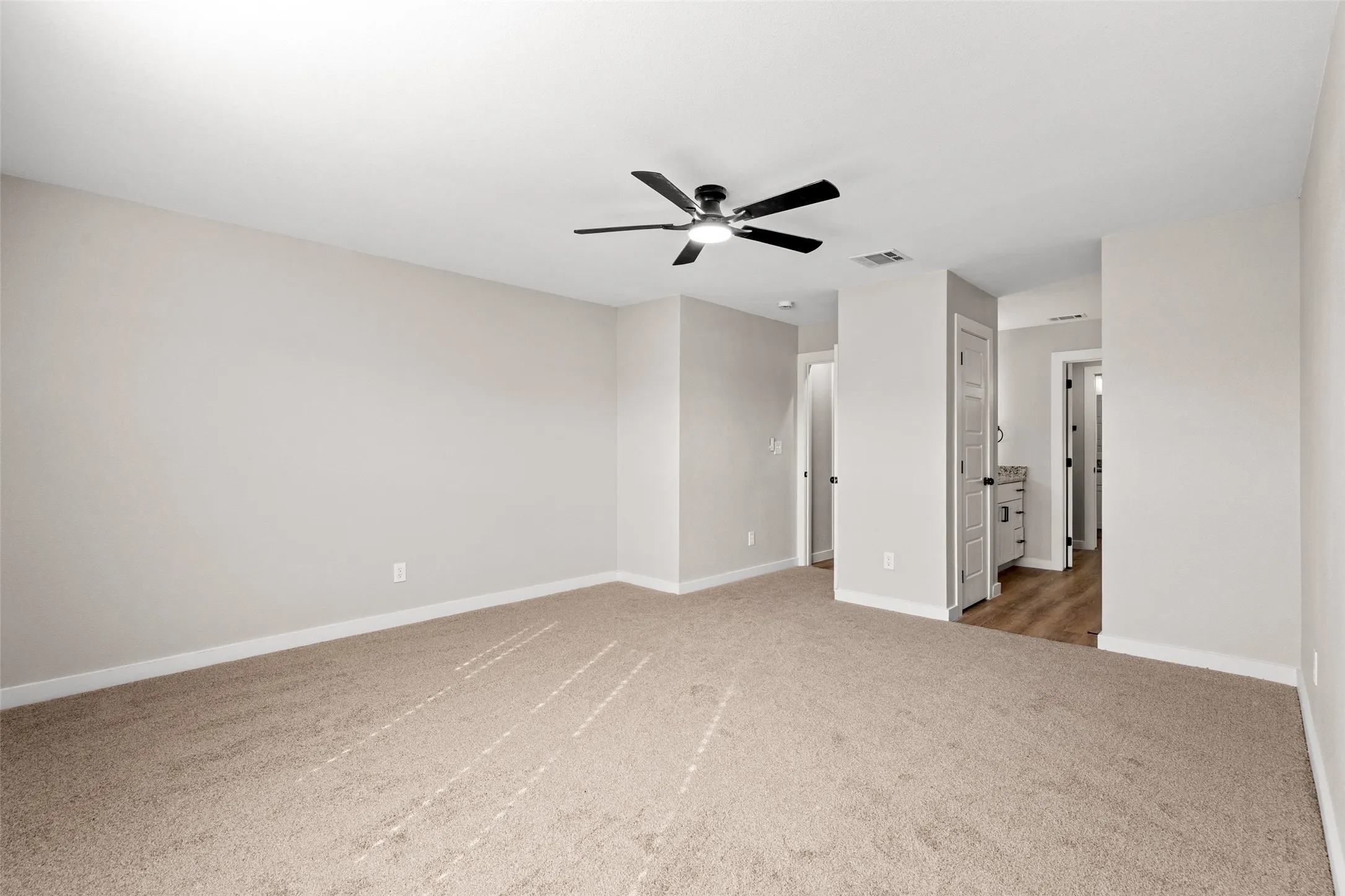 Single Family Residence For Sale in Dallas County , 3647 Clubview Drive, Garland, Texas 75044, 3 Bedroom, 3 Bathroom, 2 Garage spaces, 1,393 Sqft, built in 1999, mls#21399505, Real Estate Agent in Garland, Homes For Sale in Dallas county, Homes For Sale in Garland, Realtor in Garland Texas, Real Estate Brokerage Independent Realty Texas, Luminita Cordes Realtor