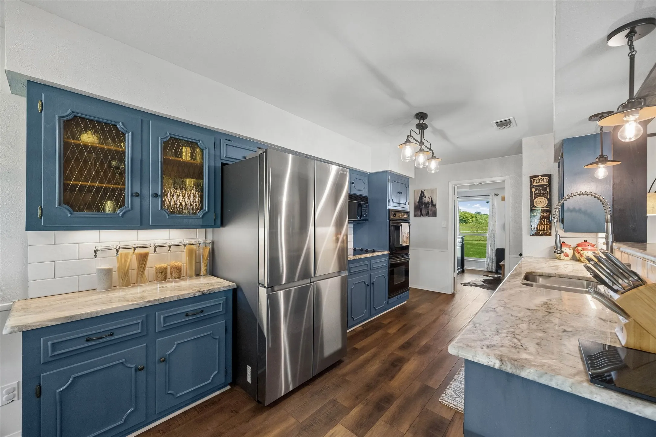 Single Family Residence For Sale in Ellis County , 101 Laguna Vista Drive, Waxahachie, Texas 75165, 3 Bedroom, 2 Bathroom, 2 Garage spaces, 1,976 Sqft, built in 1970, mls#21397570, Real Estate Agent in Waxahachie, Homes For Sale in Ellis county, Homes For Sale in Waxahachie, Realtor in Waxahachie Texas, Real Estate Brokerage Independent Realty Texas, Luminita Cordes Realtor