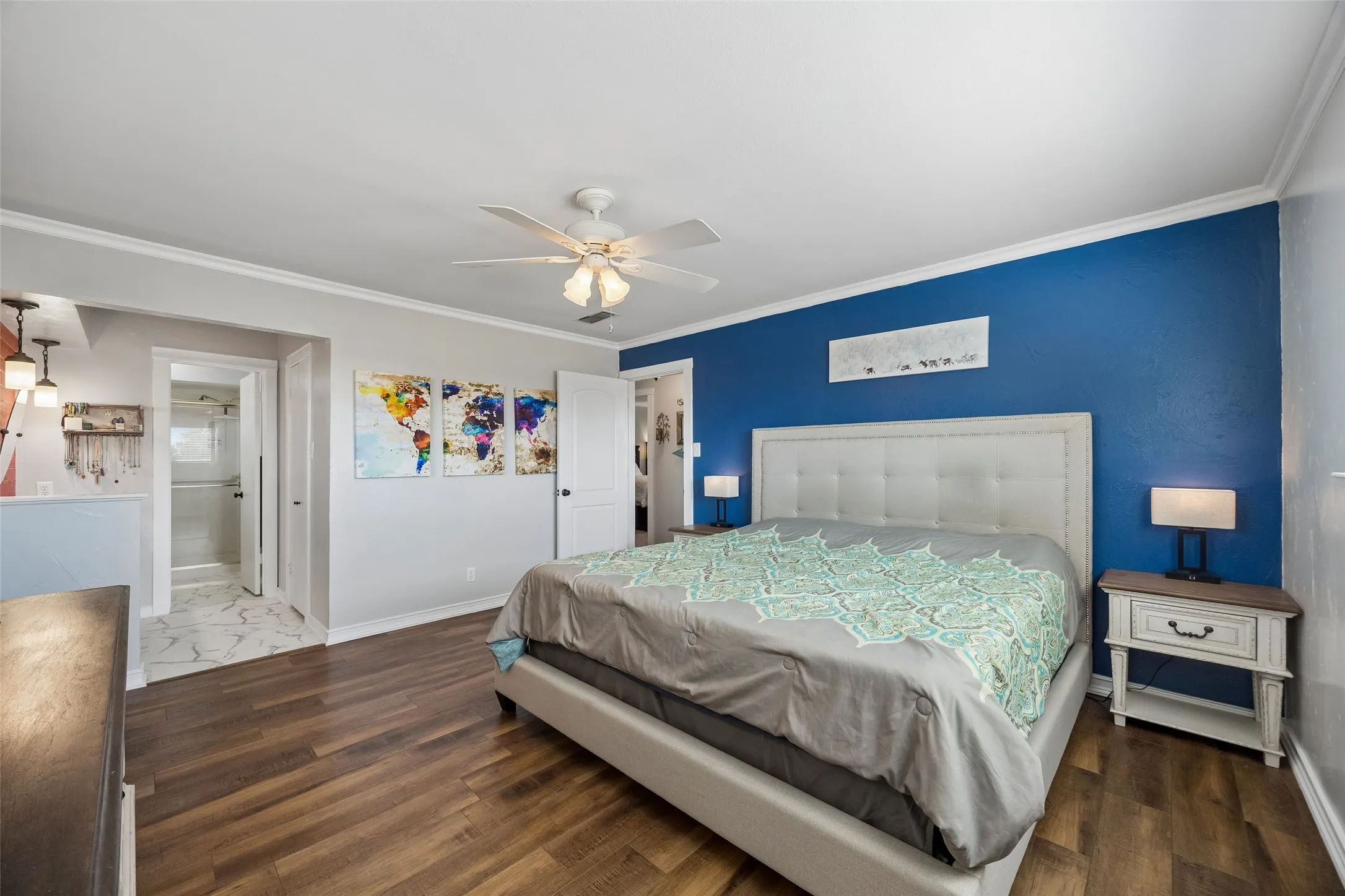 Single Family Residence For Sale in Ellis County , 101 Laguna Vista Drive, Waxahachie, Texas 75165, 3 Bedroom, 2 Bathroom, 2 Garage spaces, 1,976 Sqft, built in 1970, mls#21397570, Real Estate Agent in Waxahachie, Homes For Sale in Ellis county, Homes For Sale in Waxahachie, Realtor in Waxahachie Texas, Real Estate Brokerage Independent Realty Texas, Luminita Cordes Realtor