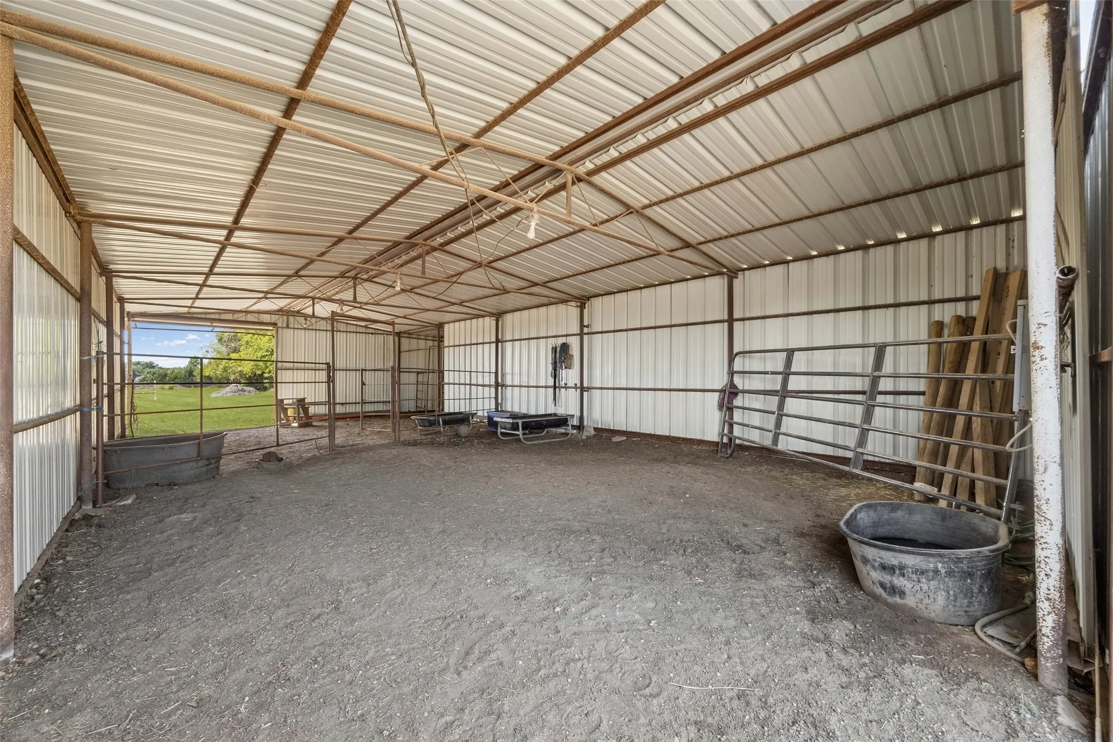 Single Family Residence For Sale in Ellis County , 101 Laguna Vista Drive, Waxahachie, Texas 75165, 3 Bedroom, 2 Bathroom, 2 Garage spaces, 1,976 Sqft, built in 1970, mls#21397570, Real Estate Agent in Waxahachie, Homes For Sale in Ellis county, Homes For Sale in Waxahachie, Realtor in Waxahachie Texas, Real Estate Brokerage Independent Realty Texas, Luminita Cordes Realtor