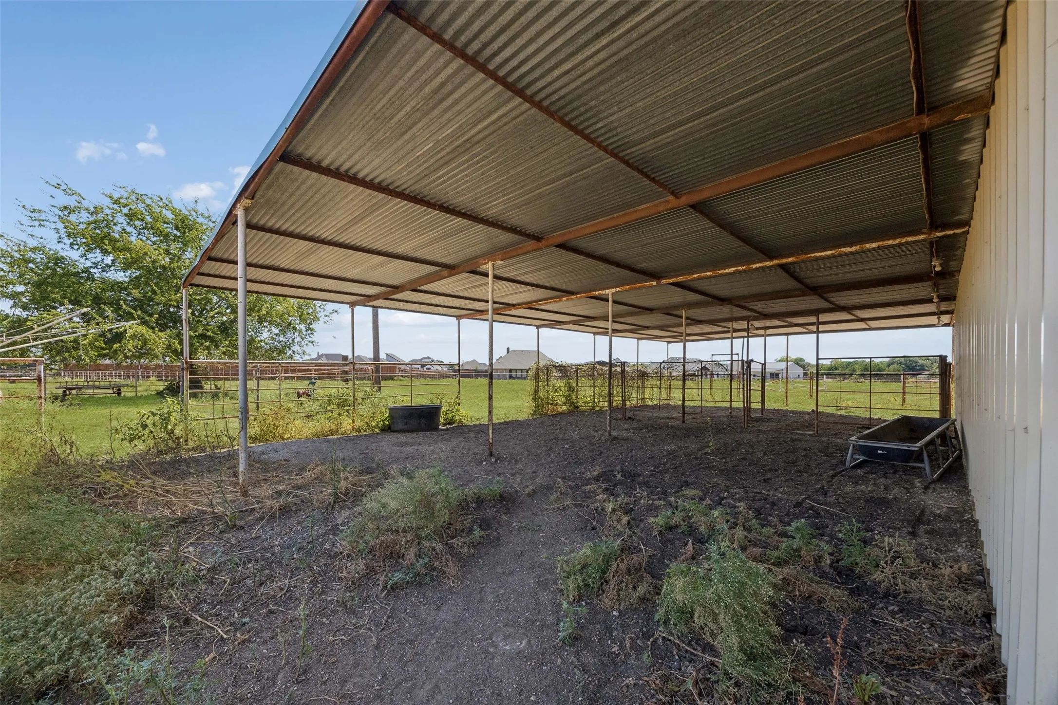 Single Family Residence For Sale in Ellis County , 101 Laguna Vista Drive, Waxahachie, Texas 75165, 3 Bedroom, 2 Bathroom, 2 Garage spaces, 1,976 Sqft, built in 1970, mls#21397570, Real Estate Agent in Waxahachie, Homes For Sale in Ellis county, Homes For Sale in Waxahachie, Realtor in Waxahachie Texas, Real Estate Brokerage Independent Realty Texas, Luminita Cordes Realtor