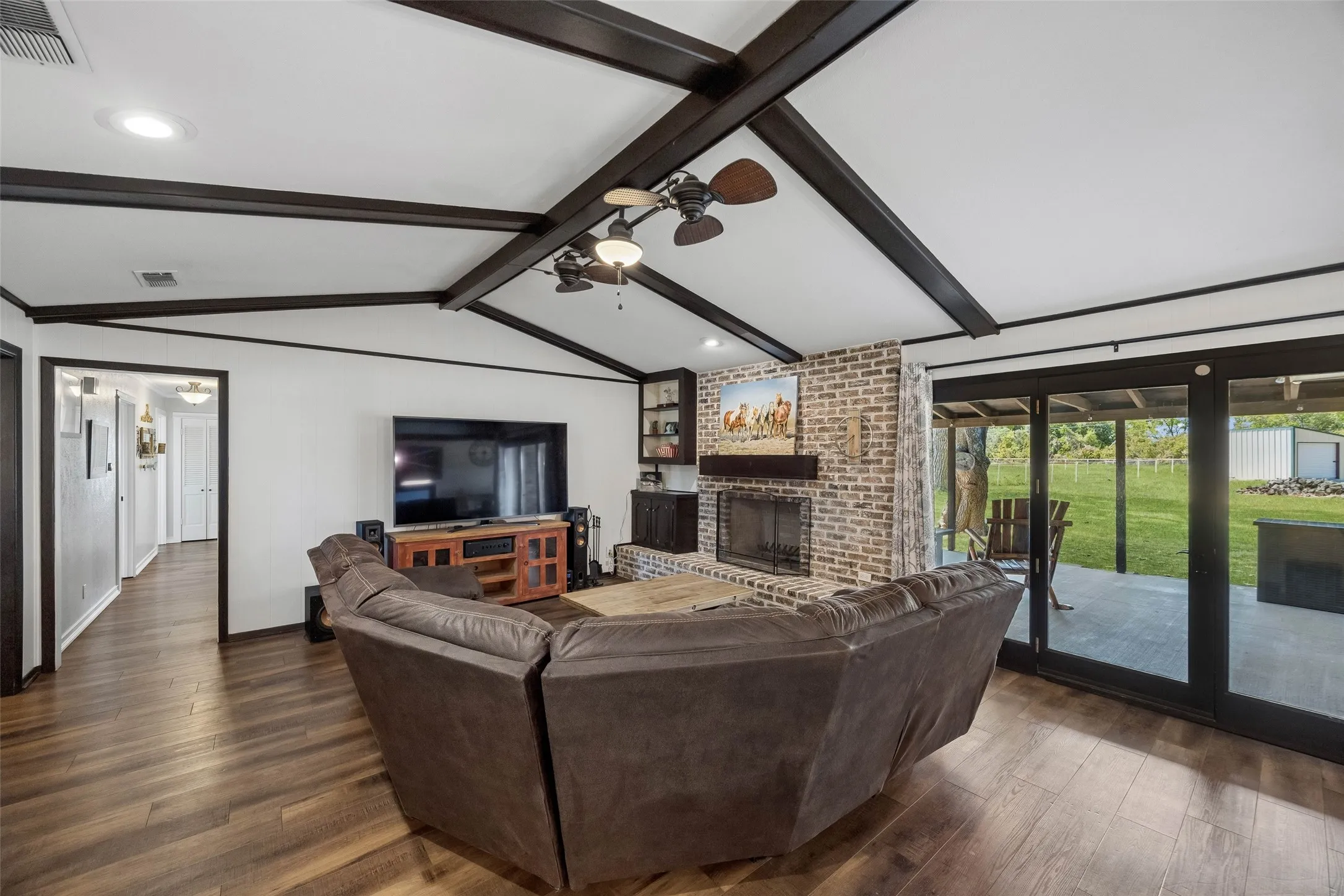 Single Family Residence For Sale in Ellis County , 101 Laguna Vista Drive, Waxahachie, Texas 75165, 3 Bedroom, 2 Bathroom, 2 Garage spaces, 1,976 Sqft, built in 1970, mls#21397570, Real Estate Agent in Waxahachie, Homes For Sale in Ellis county, Homes For Sale in Waxahachie, Realtor in Waxahachie Texas, Real Estate Brokerage Independent Realty Texas, Luminita Cordes Realtor