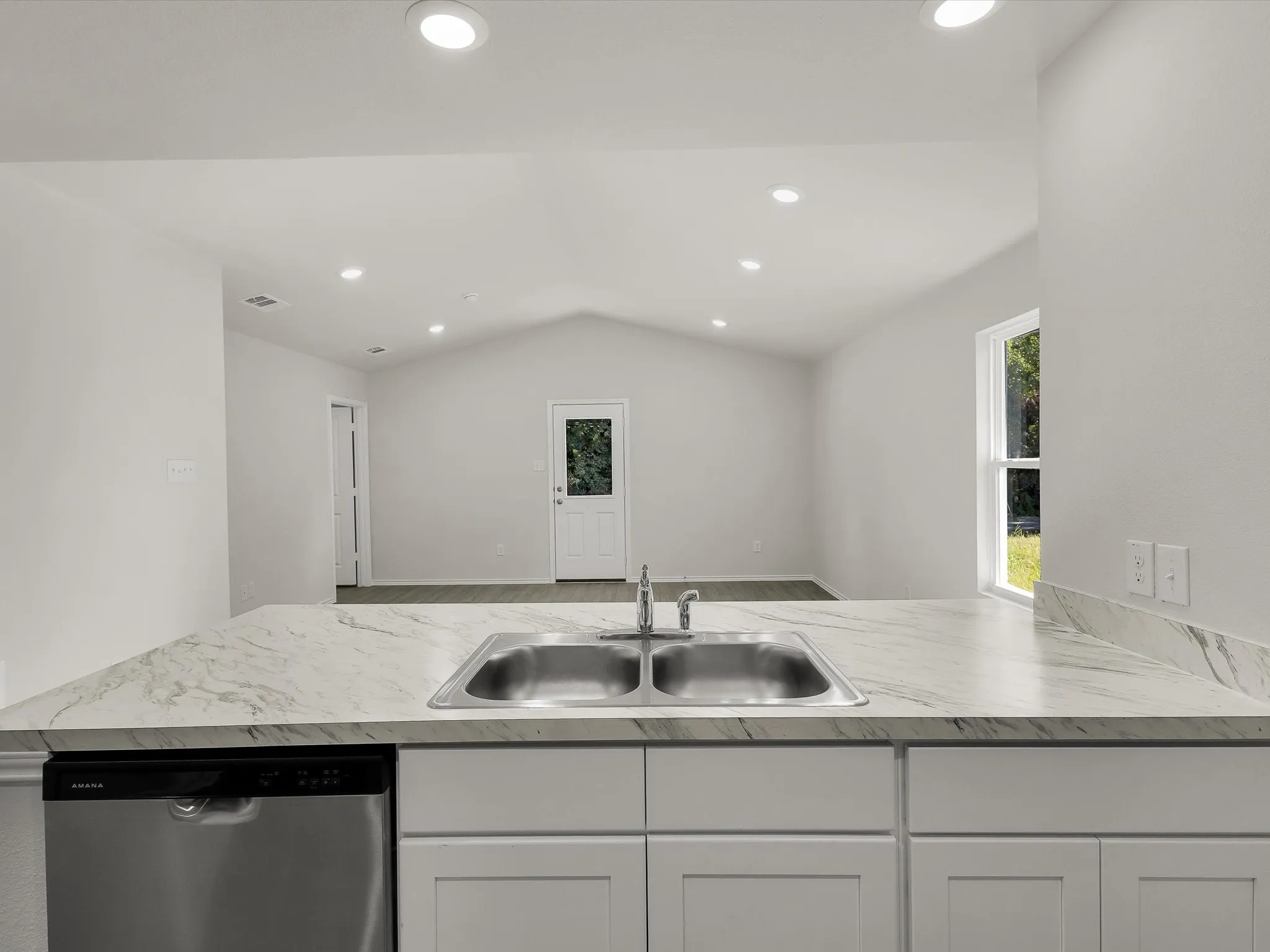 Single Family Residence For Rent in Wise County , 115 Sienna Drive, Alvord, Texas 76225, 4 Bedroom, 2 Bathroom, 2 Garage spaces, 1,510 Sqft, built in 2025, mls#21398533, Real Estate Agent in Alvord, Homes For Rent in Wise county, Homes For Rent in Alvord, Realtor in Alvord Texas, Real Estate Brokerage Independent Realty Texas, Luminita Cordes Realtor