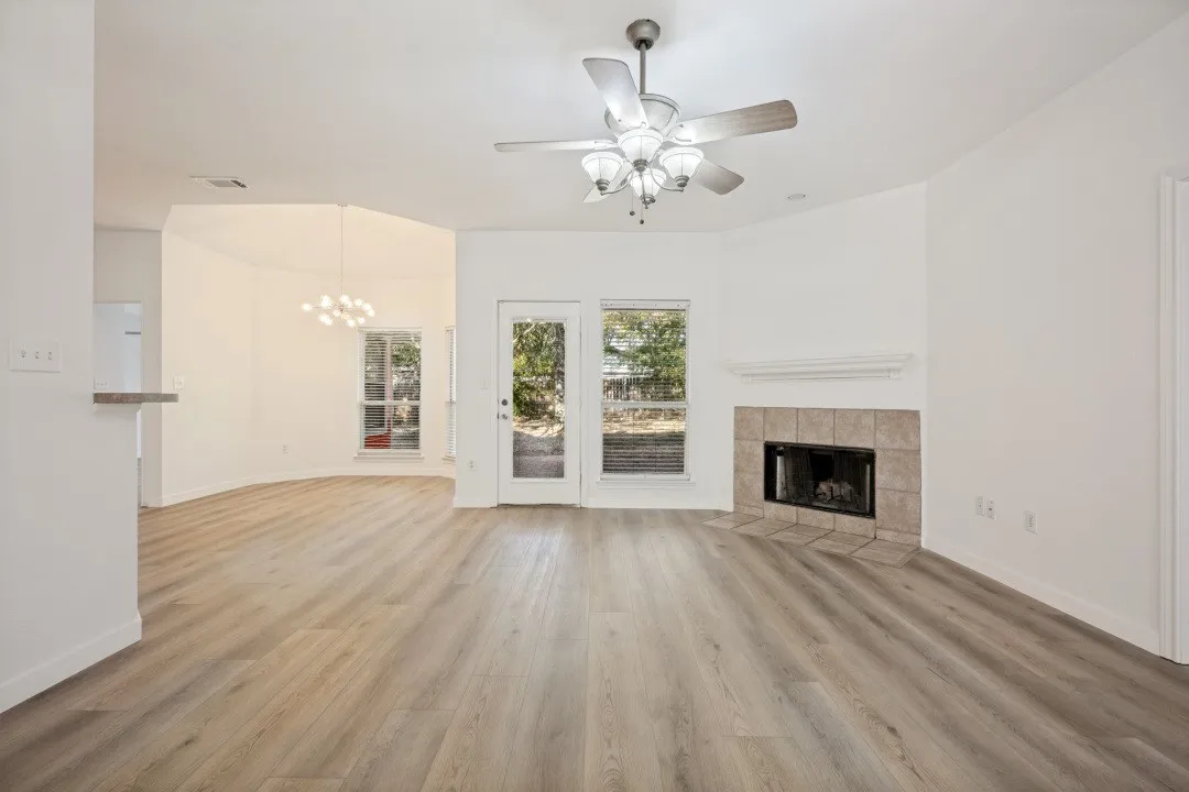 Single Family Residence For Sale in Denton County , 2104 Leslie Street, Denton, Texas 76205, 3 Bedroom, 2 Bathroom, 2 Garage spaces, 1,436 Sqft, built in 2001, mls#21397343, Real Estate Agent in Denton, Homes For Sale in Denton county, Homes For Sale in Denton, Realtor in Denton Texas, Real Estate Brokerage Independent Realty Texas, Luminita Cordes Realtor