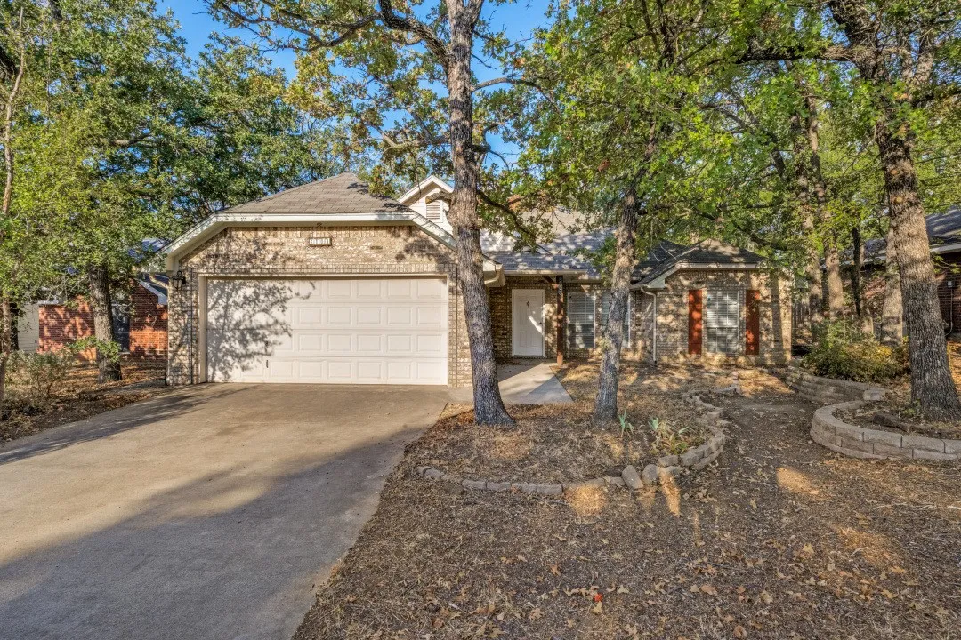 Single Family Residence For Sale in Denton County , 2104 Leslie Street, Denton, Texas 76205, 3 Bedroom, 2 Bathroom, 2 Garage spaces, 1,436 Sqft, built in 2001, mls#21397343, Real Estate Agent in Denton, Homes For Sale in Denton county, Homes For Sale in Denton, Realtor in Denton Texas, Real Estate Brokerage Independent Realty Texas, Luminita Cordes Realtor