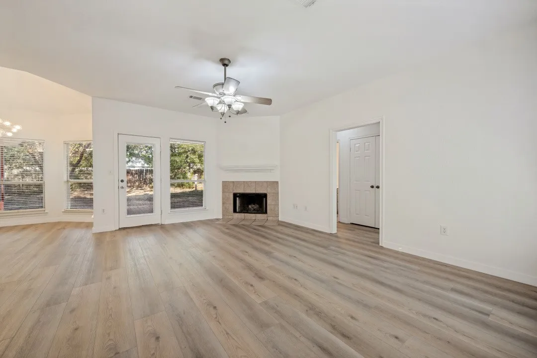Single Family Residence For Sale in Denton County , 2104 Leslie Street, Denton, Texas 76205, 3 Bedroom, 2 Bathroom, 2 Garage spaces, 1,436 Sqft, built in 2001, mls#21397343, Real Estate Agent in Denton, Homes For Sale in Denton county, Homes For Sale in Denton, Realtor in Denton Texas, Real Estate Brokerage Independent Realty Texas, Luminita Cordes Realtor