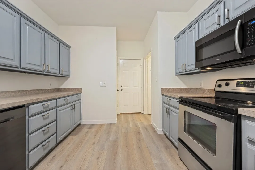 Single Family Residence For Sale in Denton County , 2104 Leslie Street, Denton, Texas 76205, 3 Bedroom, 2 Bathroom, 2 Garage spaces, 1,436 Sqft, built in 2001, mls#21397343, Real Estate Agent in Denton, Homes For Sale in Denton county, Homes For Sale in Denton, Realtor in Denton Texas, Real Estate Brokerage Independent Realty Texas, Luminita Cordes Realtor